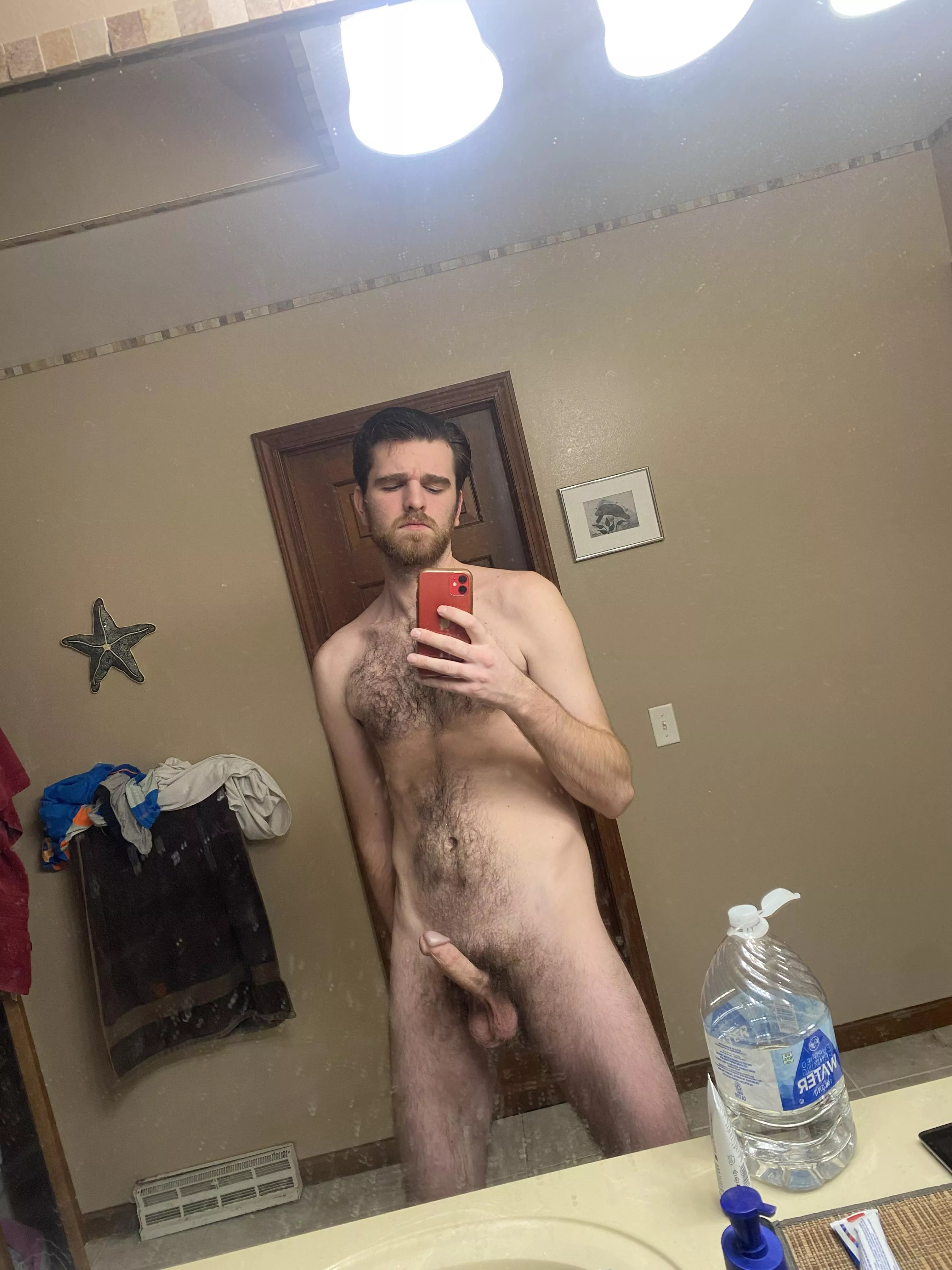 I love taking pics after my shower 😅 posted by luhfluke