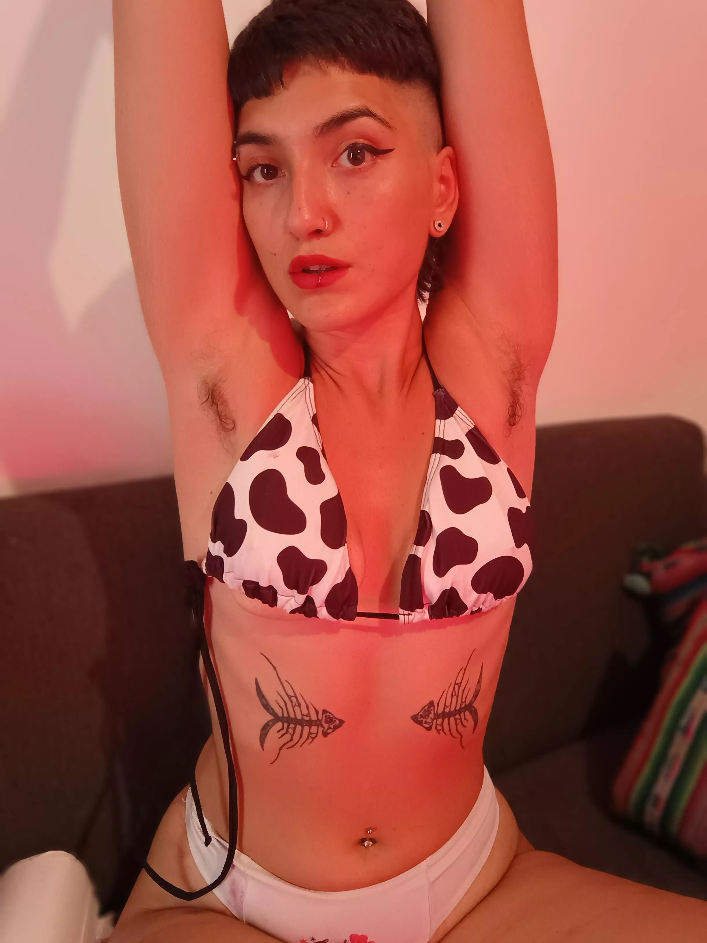 I need someone to suck my armpits posted by Esme420kinky
