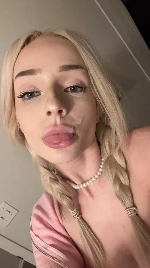 It doesn’t matter where I am - I always want to be covered in cum 🤤 by ambermooody