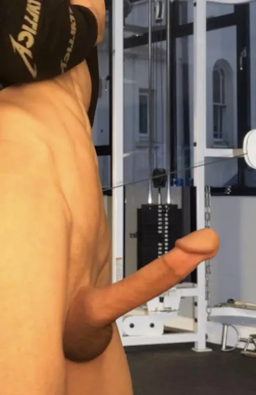 It’s so big 🤭 by BootstomP_