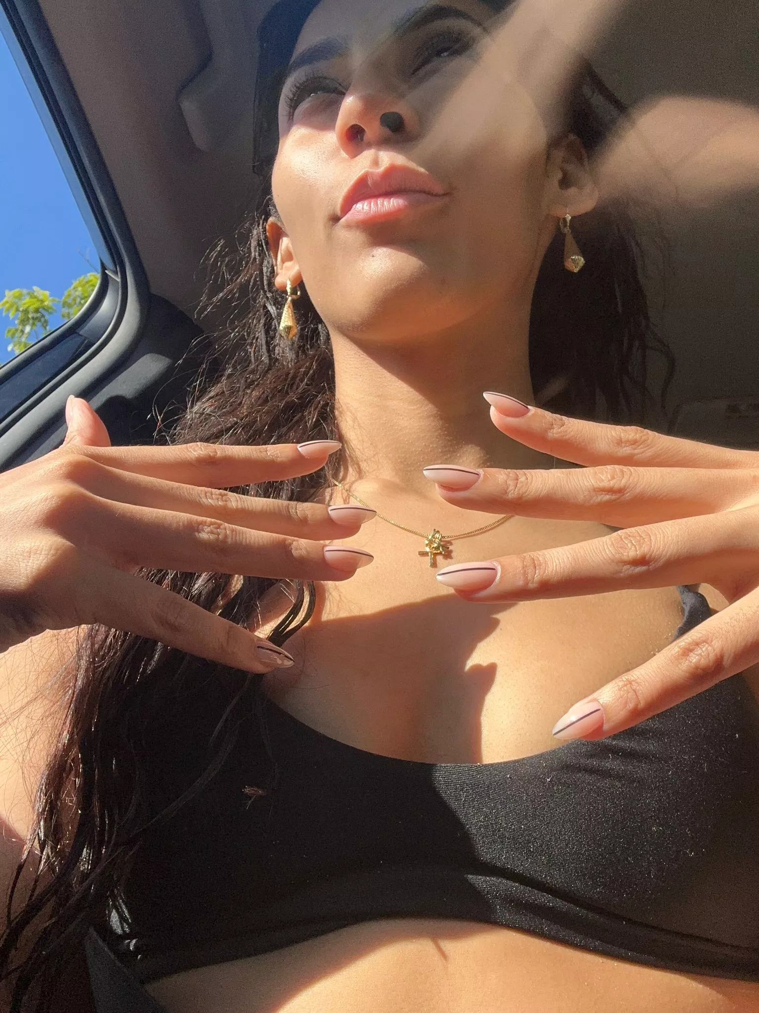 I've been wanting to give my lovely hands some cock massages. Who's up? posted by AdiarisRivera