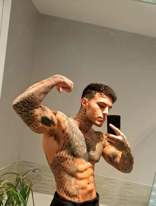 My favourite pose ;) by bahamianDowel769