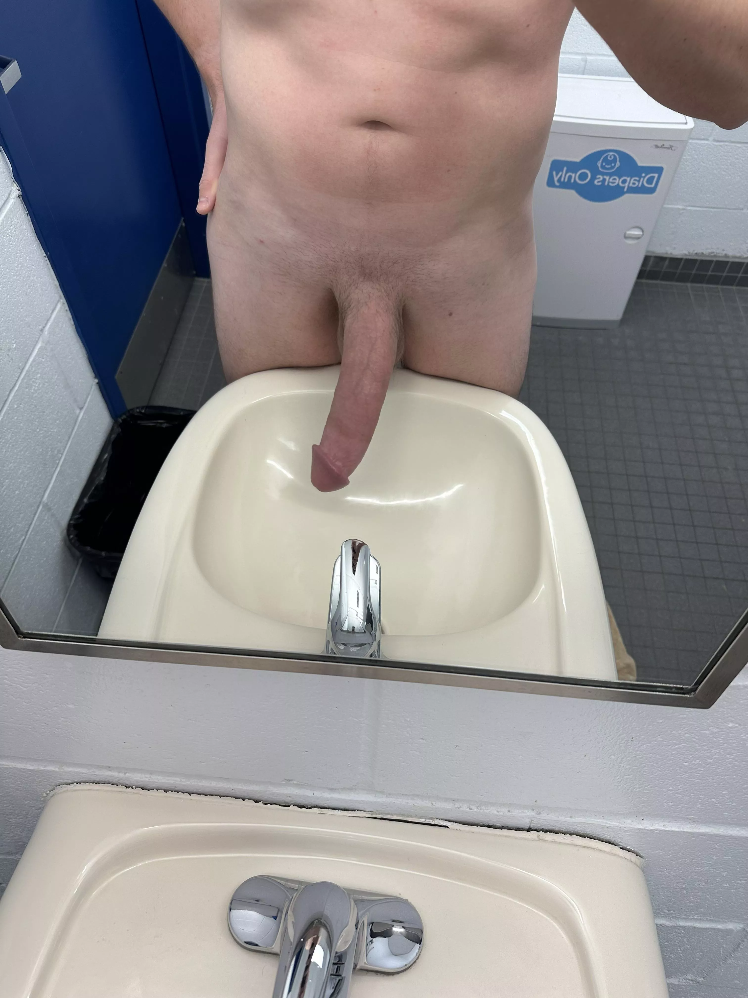 The gym always makes me horny posted by DanGhuge