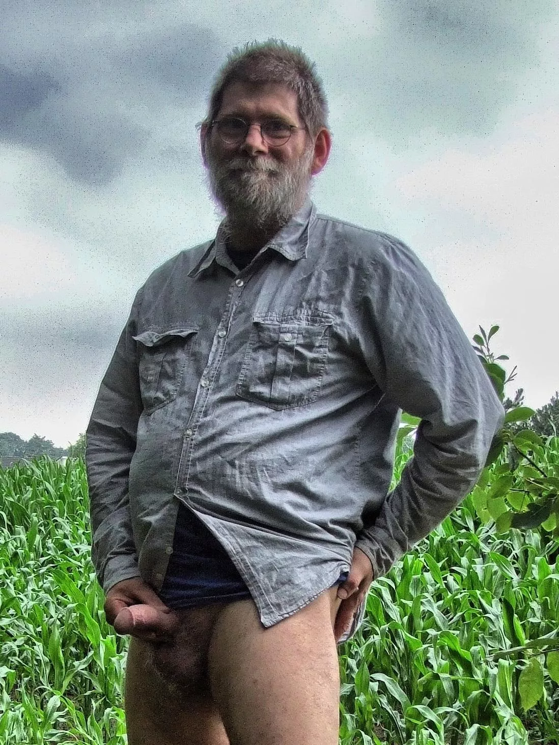 walk in the corn posted by TheNudeMike