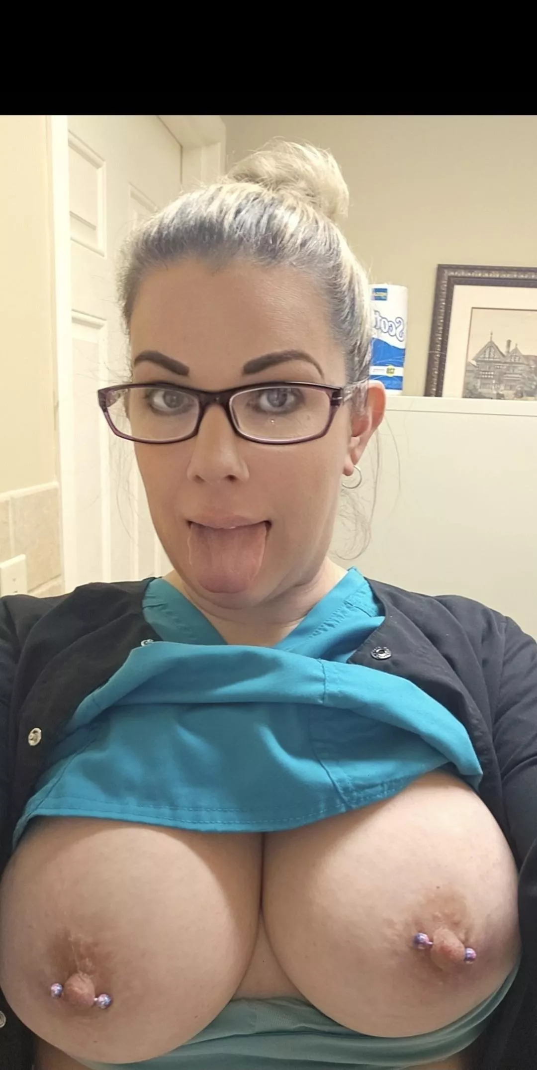 Work milfie posted by Hotnursefla