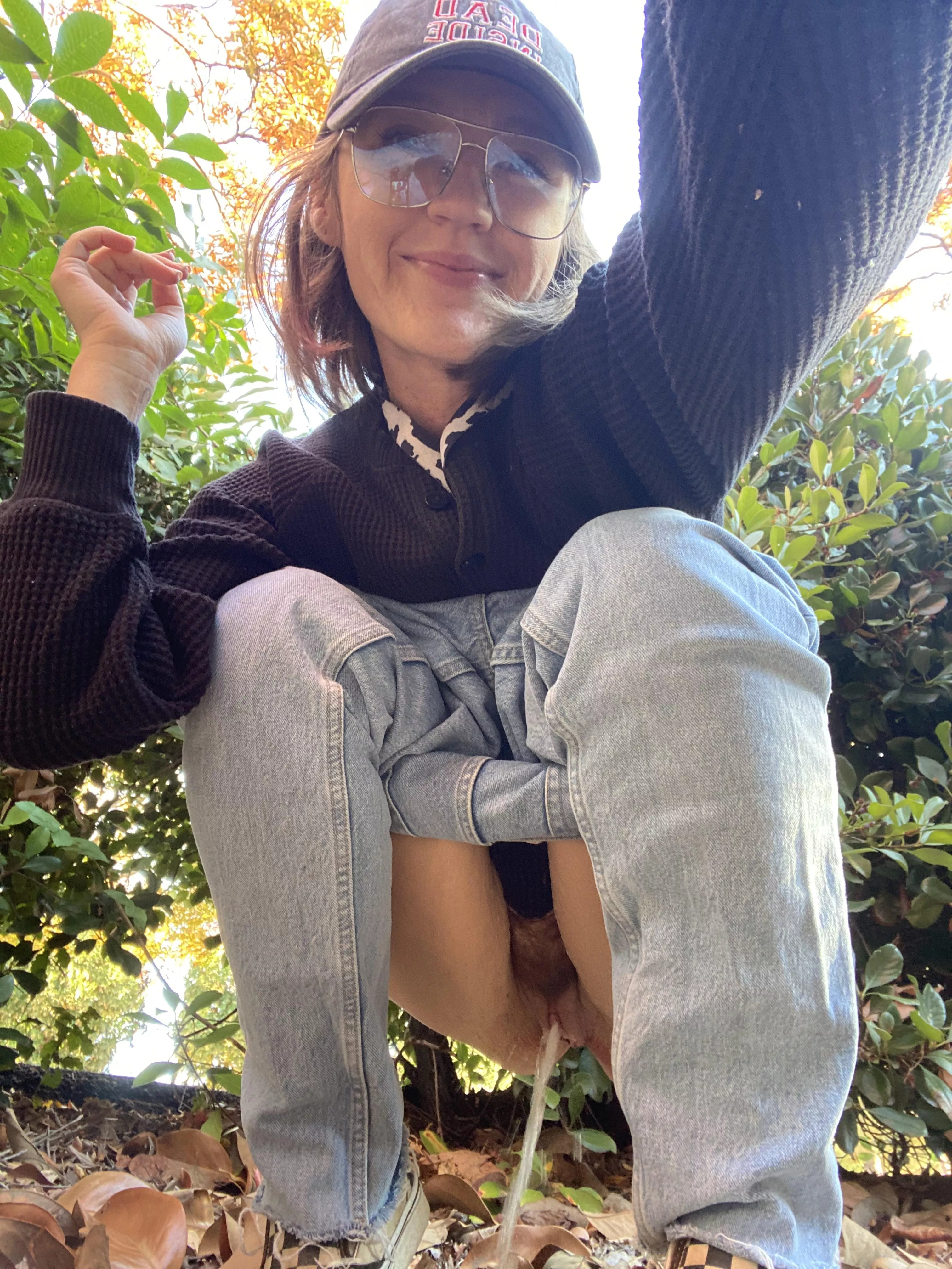 You should be licking my peeing pussy 😋 posted by SpitInMyMouth420_