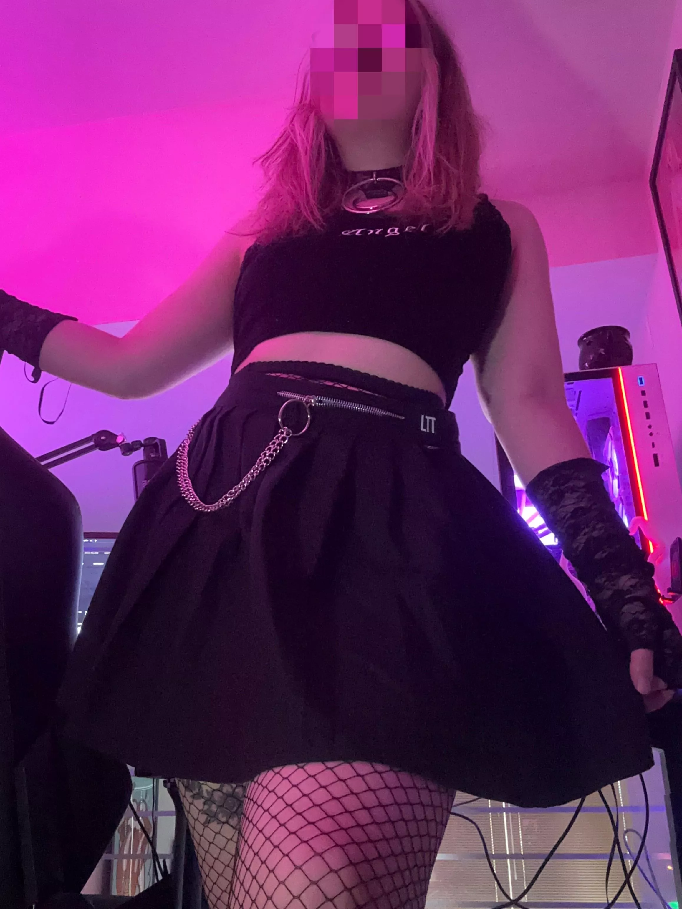 All dressed up with no where to go [F] posted by lwdxbloom