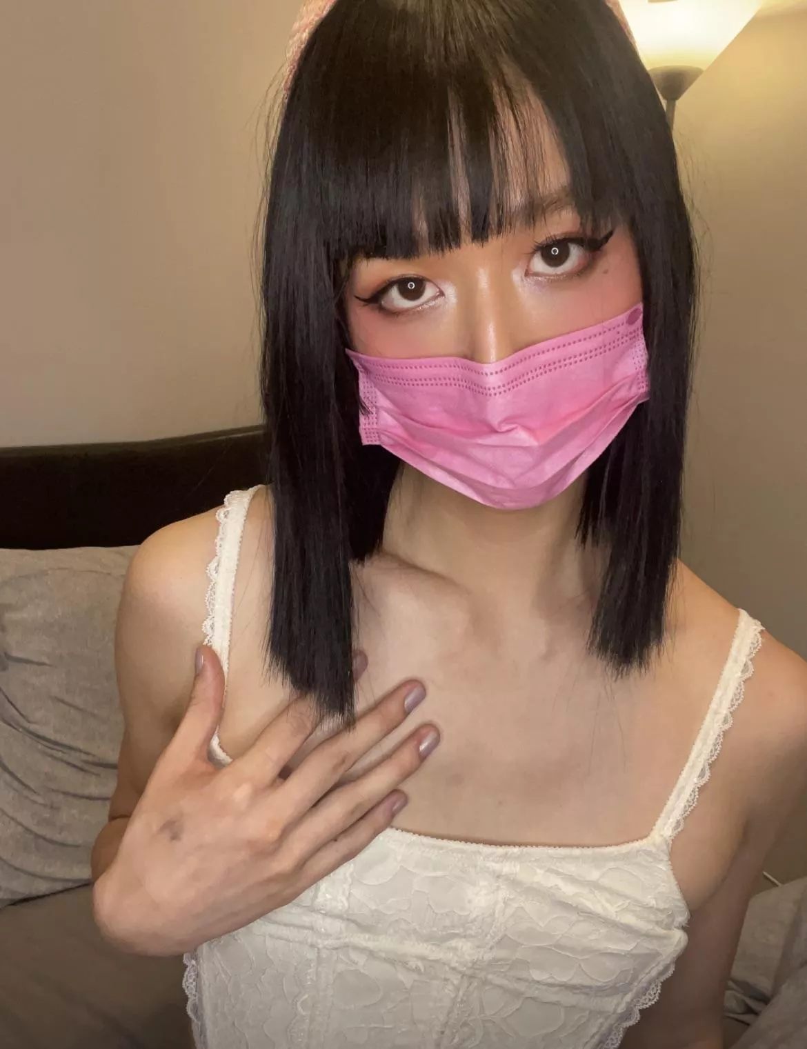 Am i pretty? posted by femboi_ezra