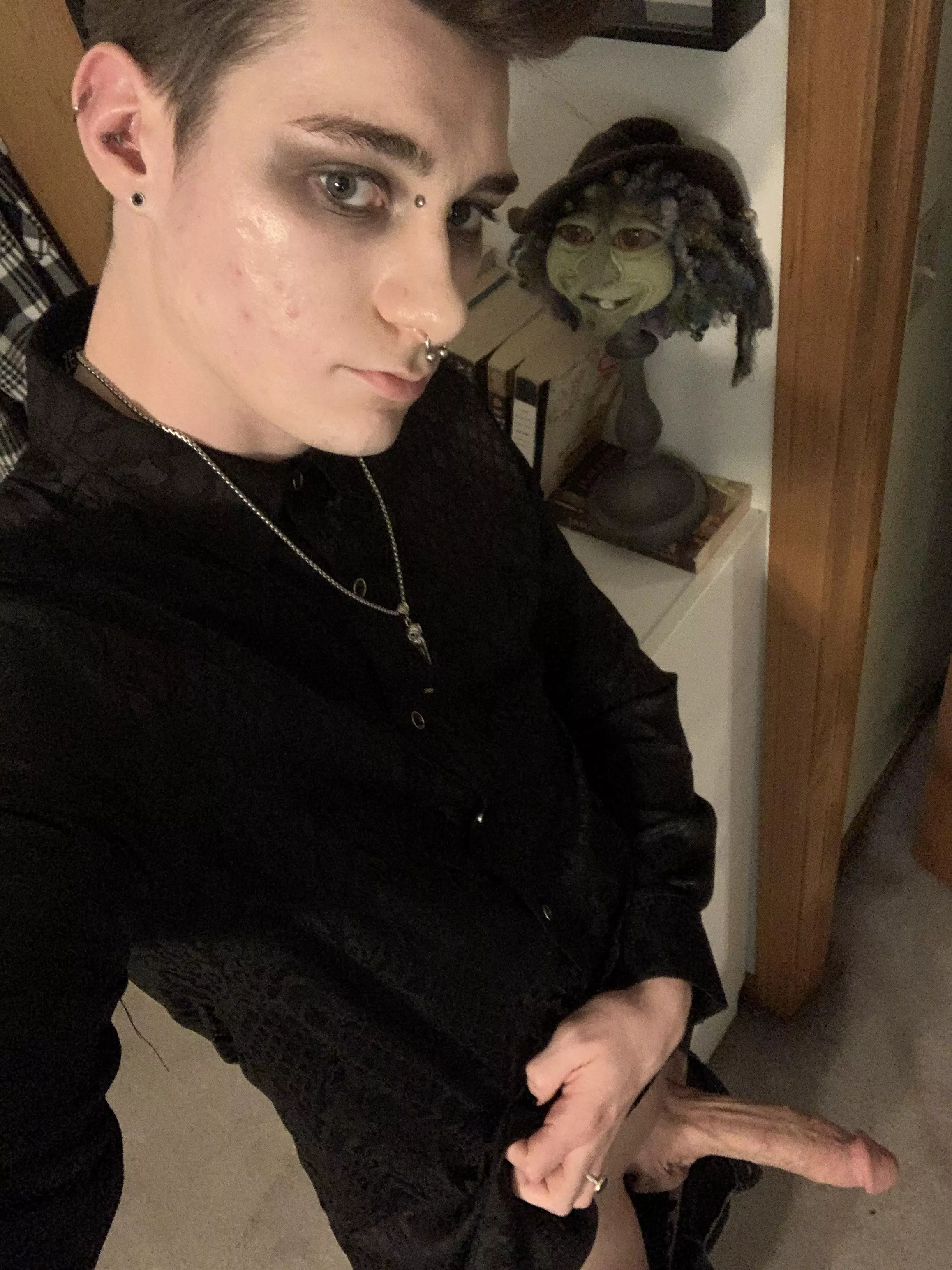 Anyone into actual goth guys? posted by PaytonTallSlim
