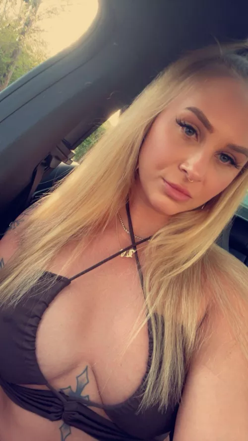 blonde but I ain’t a Barbie by xxlexirae