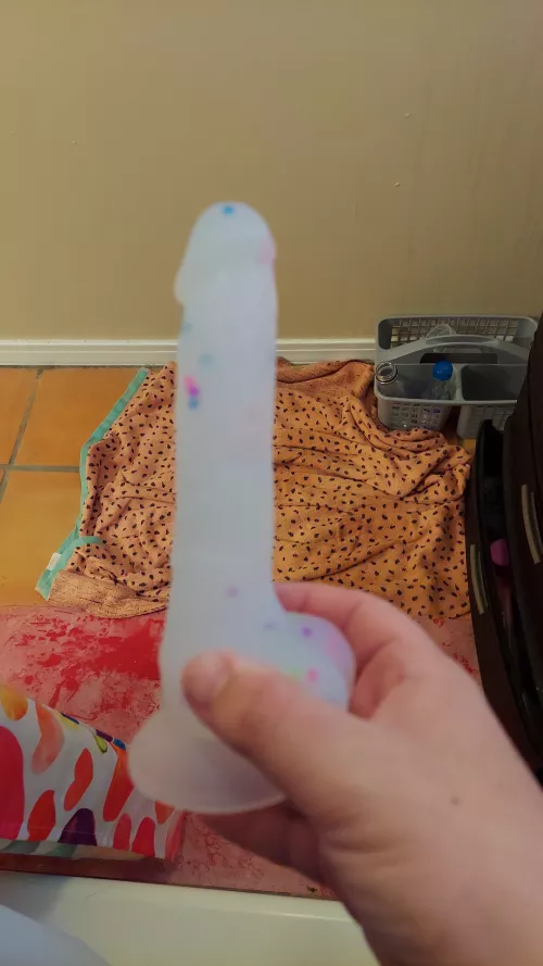 Bought my first toy I've kept the other day and have been loving using it every night in the shower! by HereForThePosts2020