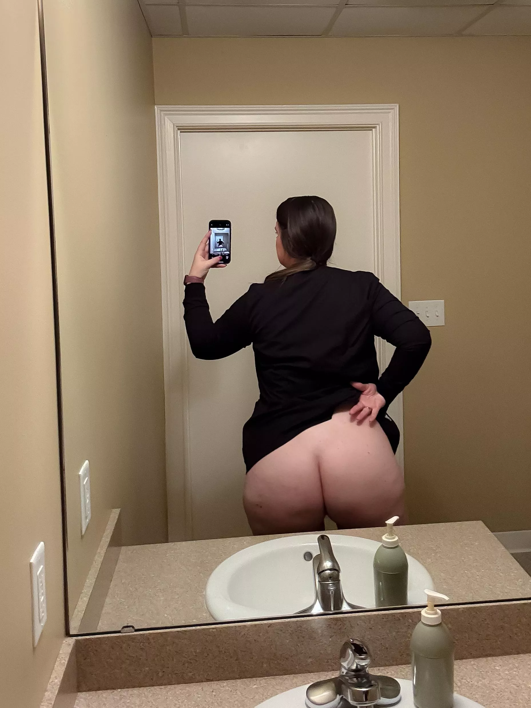 Can I be the girl you fantasize about? posted by hollynraexo