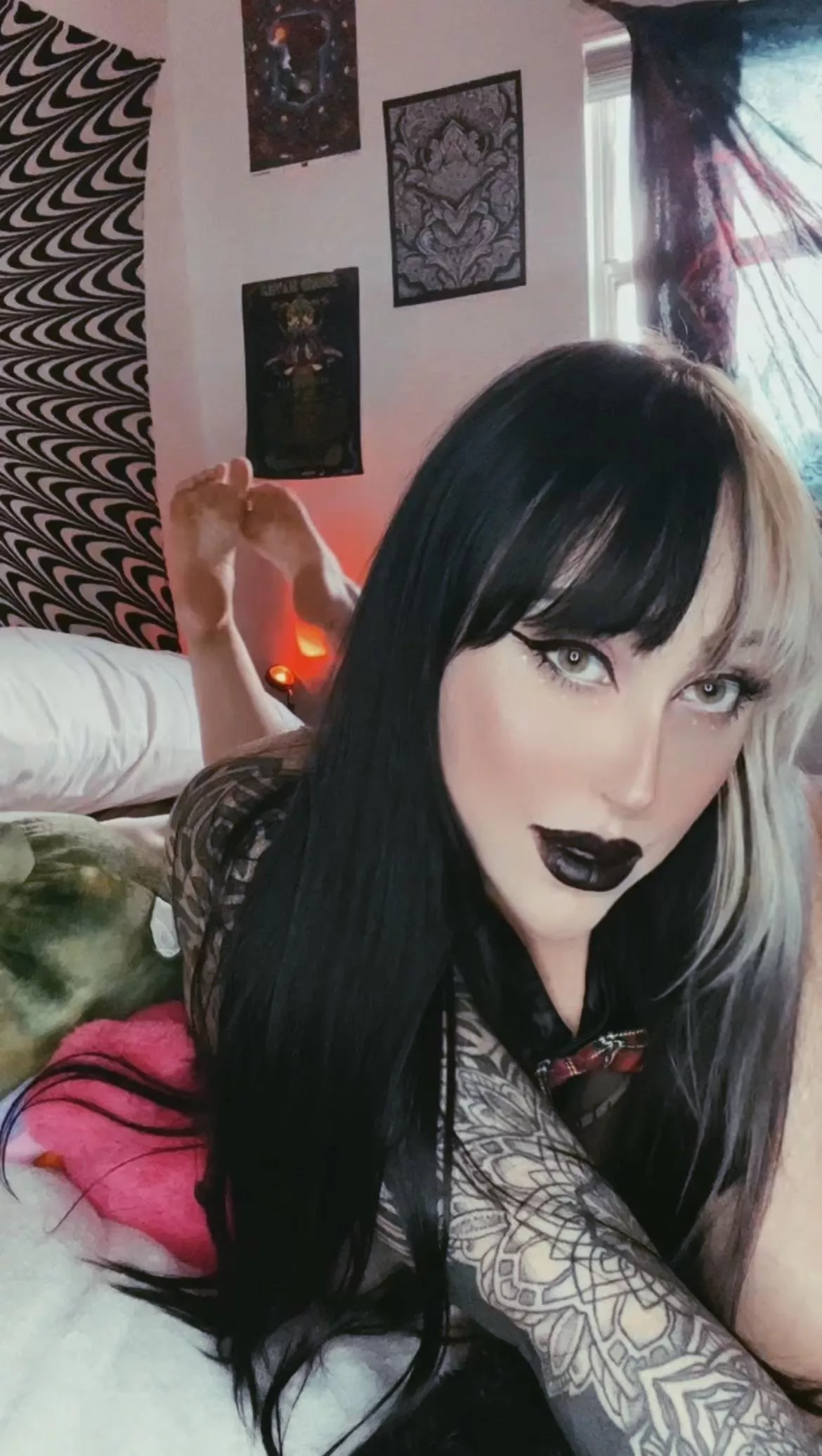 craving your attention 😍 posted by orphicgoddess