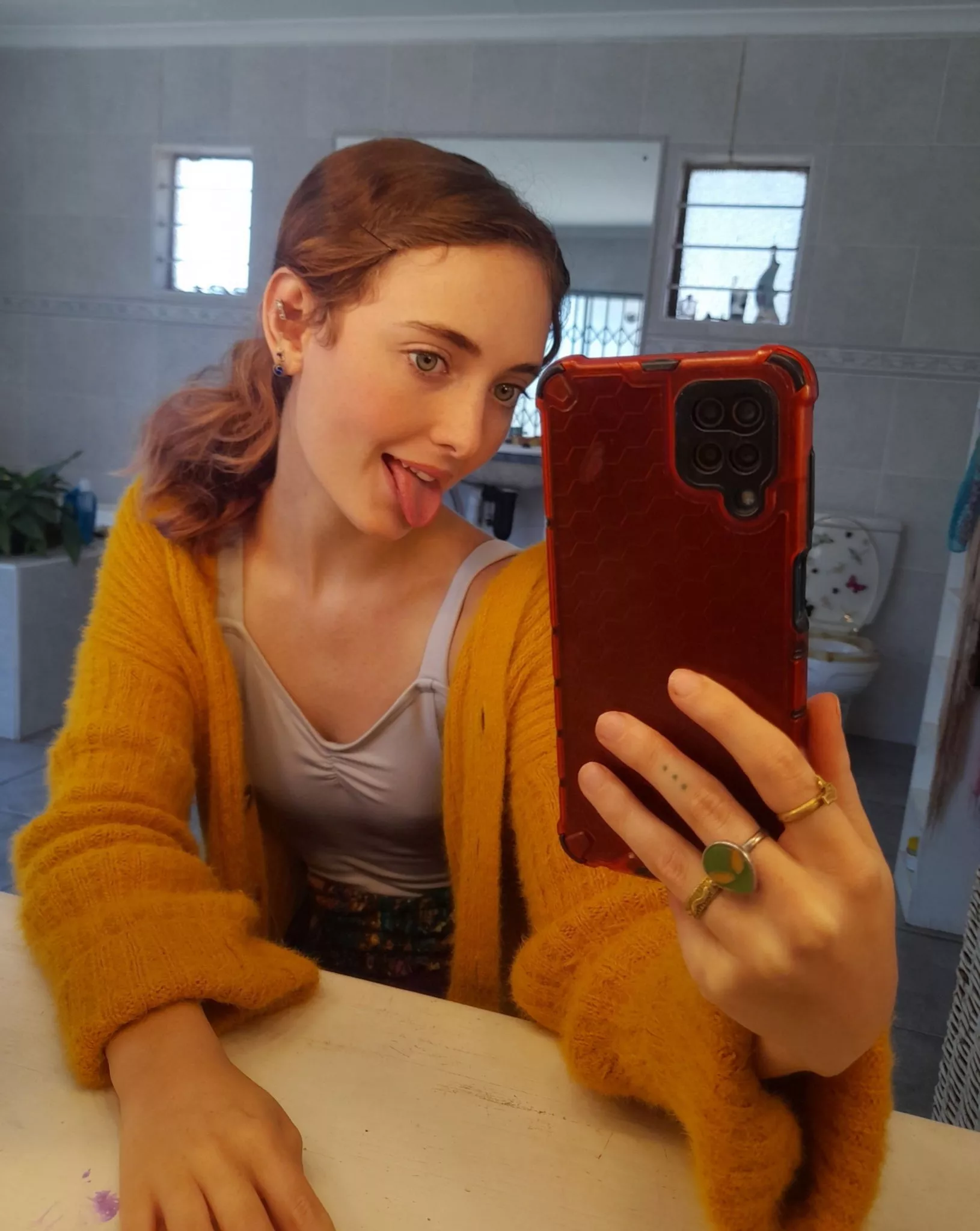 Do you think I am cute in this mirror selfie F18 posted by dewcarrot