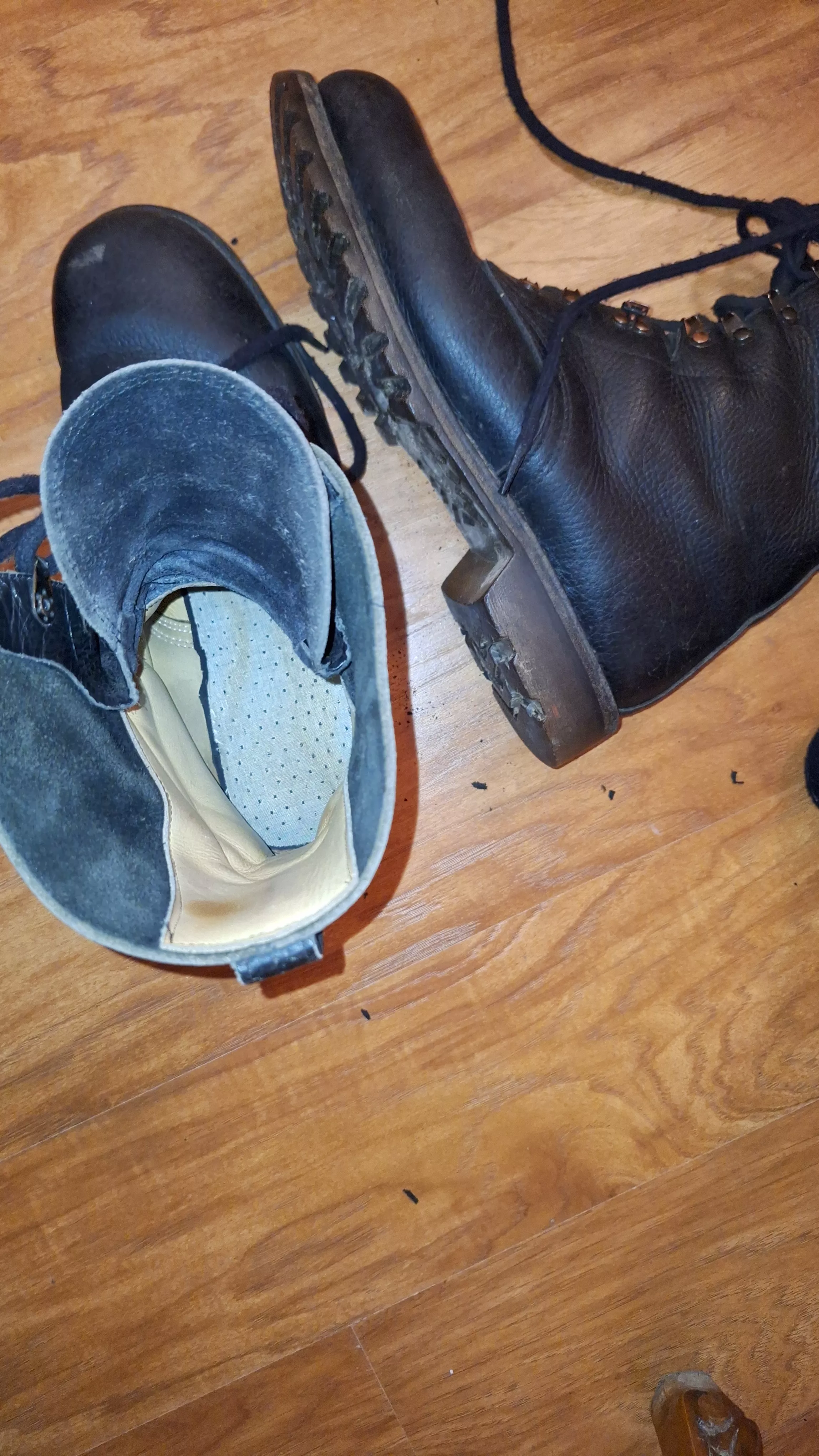 German mk1 surplus para boots; insole disintegrating posted by AdHockSmile
