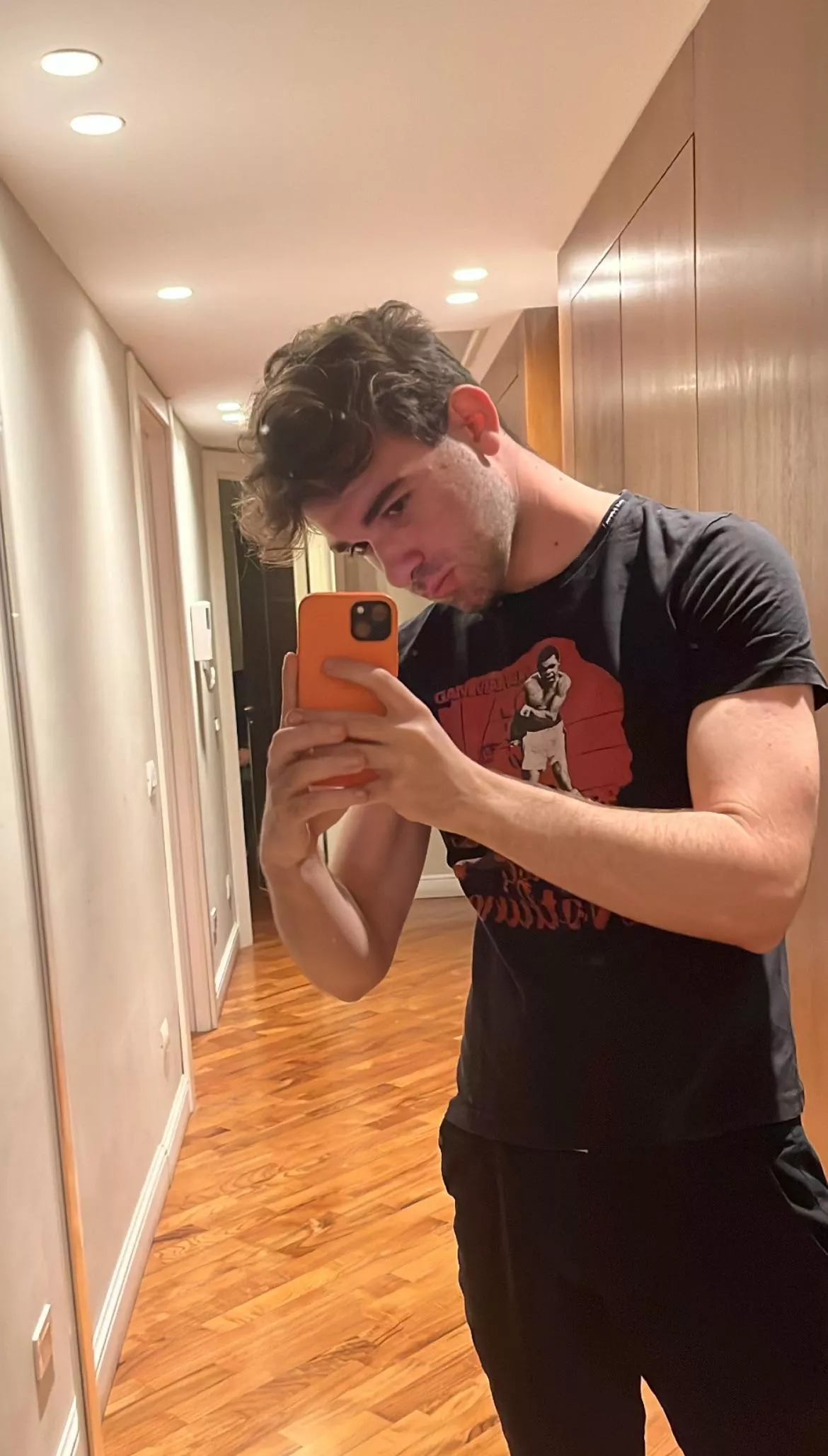 i love this orange cover posted by Saverioso