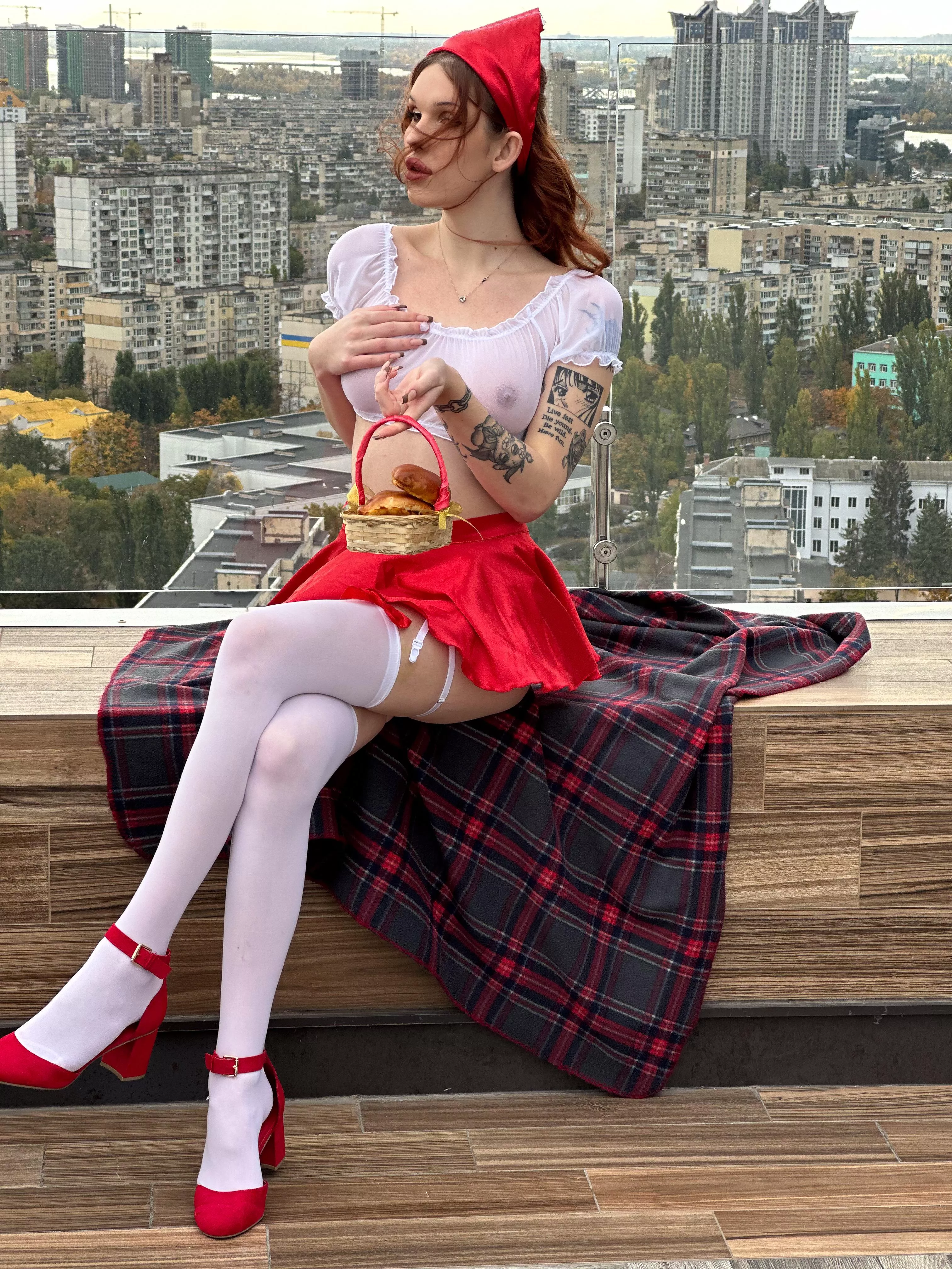 I made dessert, it's under my skirt👅 posted by BeautyFromParadise