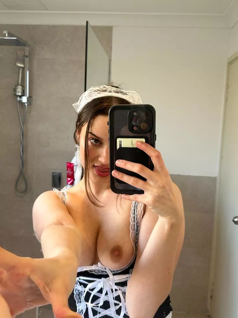 i think my college tutor is in here but i dont really care he checks me out anyway posted by krissyfanz