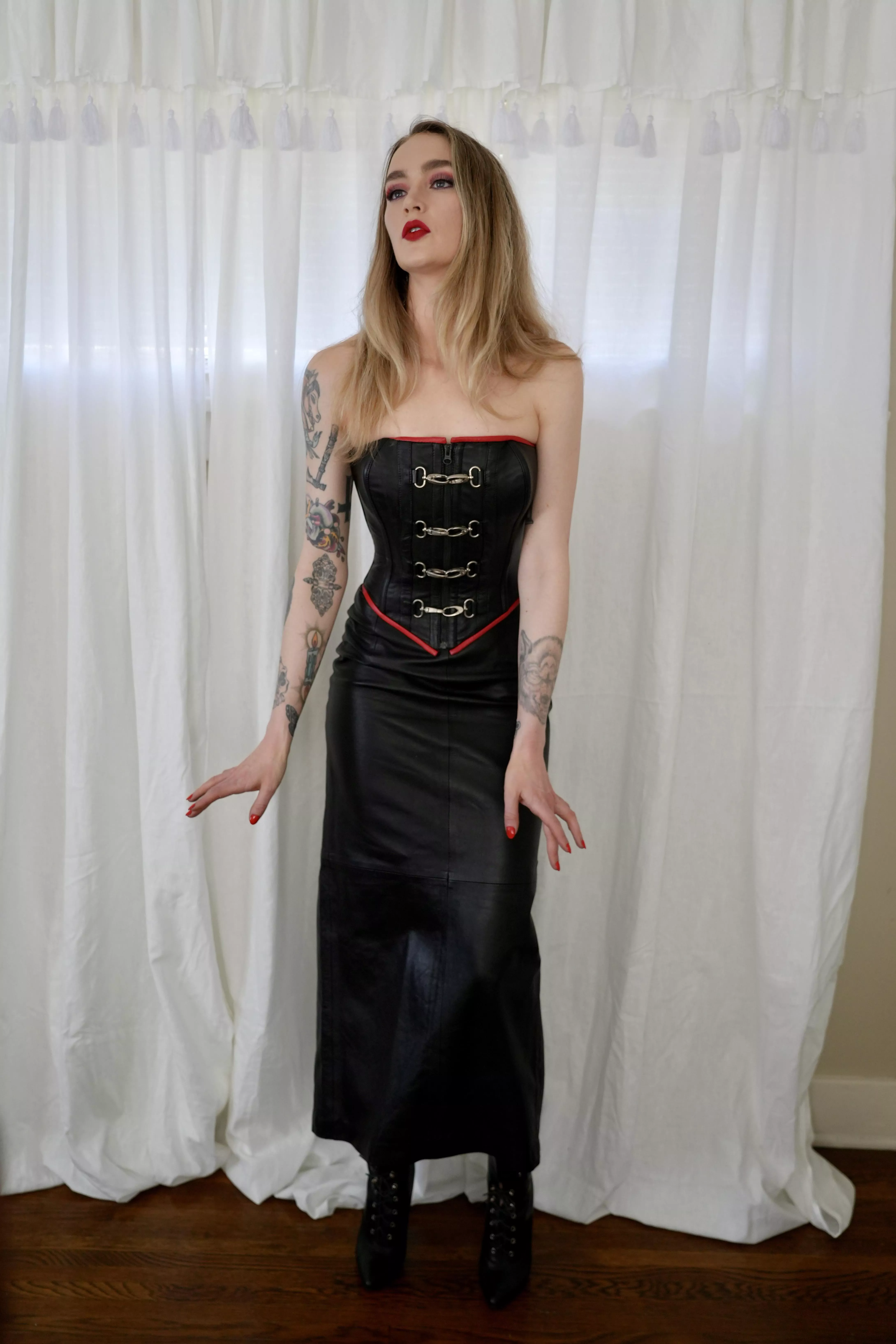 It’s leather weather 🖤 posted by mistressrozz