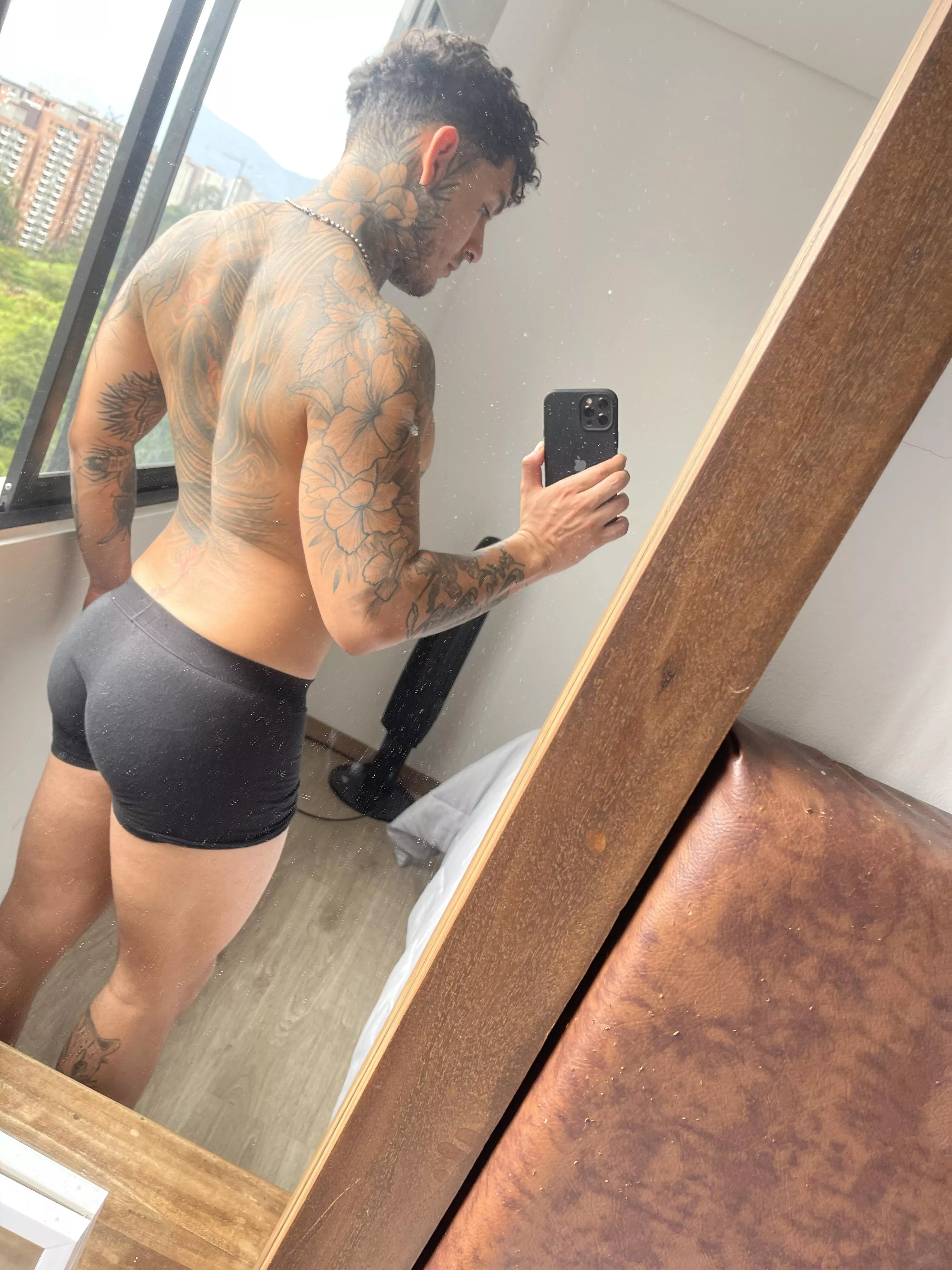 Legs day🥵 posted by DeLucca_777