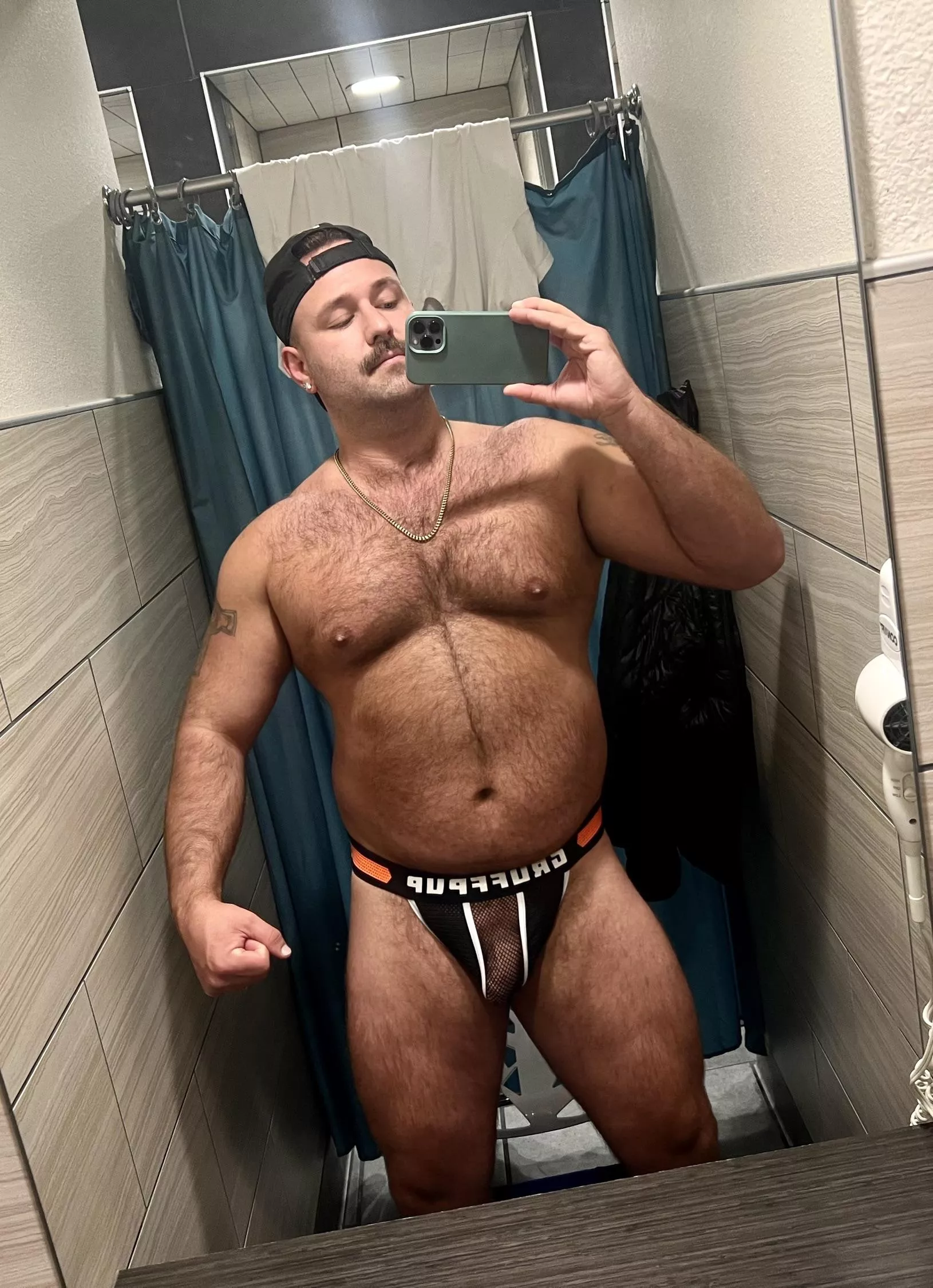 Looking for a good boy posted by Complex-Pepper1756