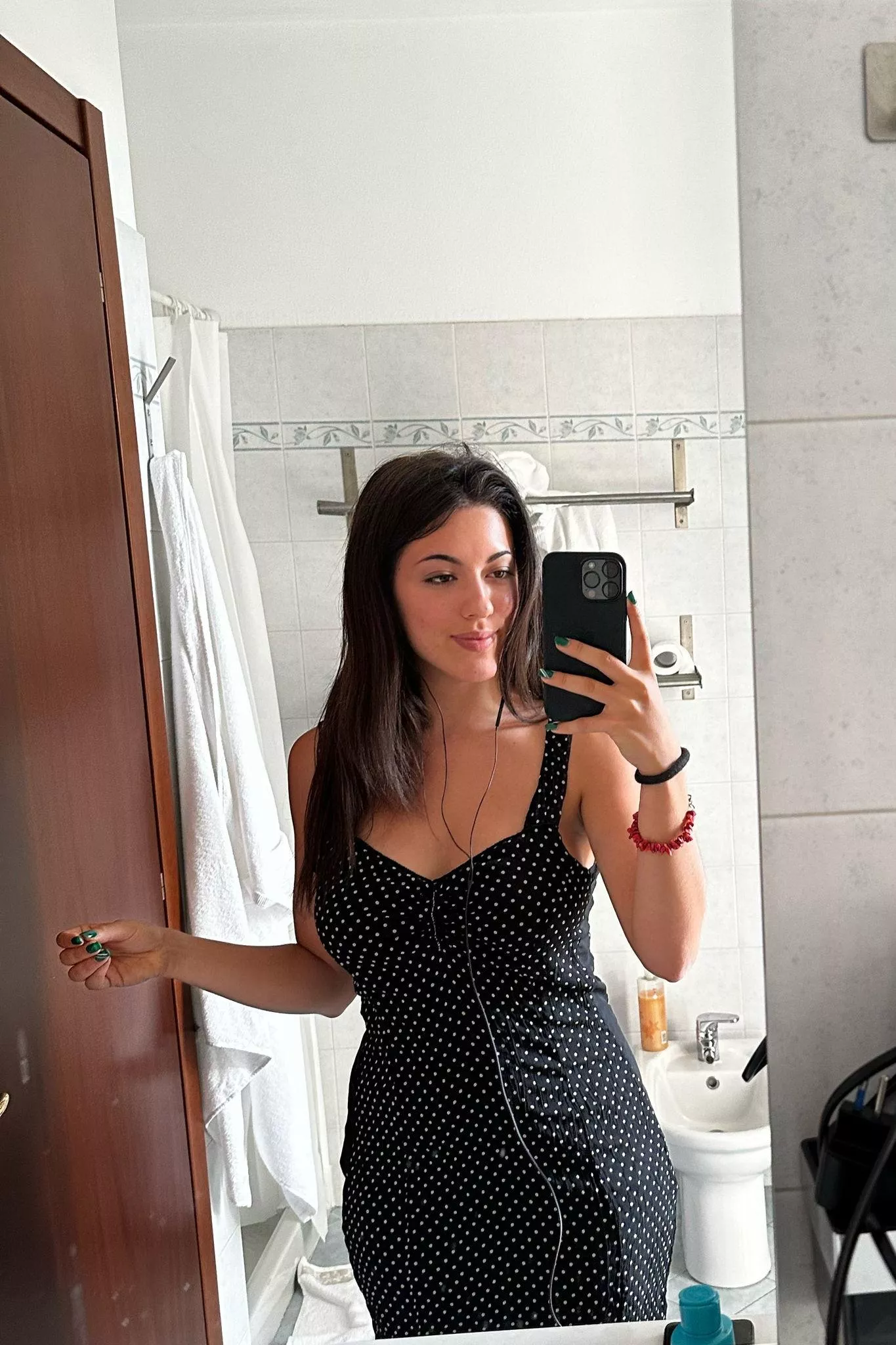 Mirror selfies let you freeze a cute moment in timee F19 posted by inyourcaptivity