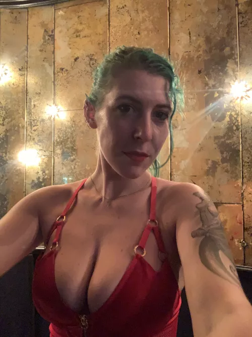 Supple selfie by sirenskiss3