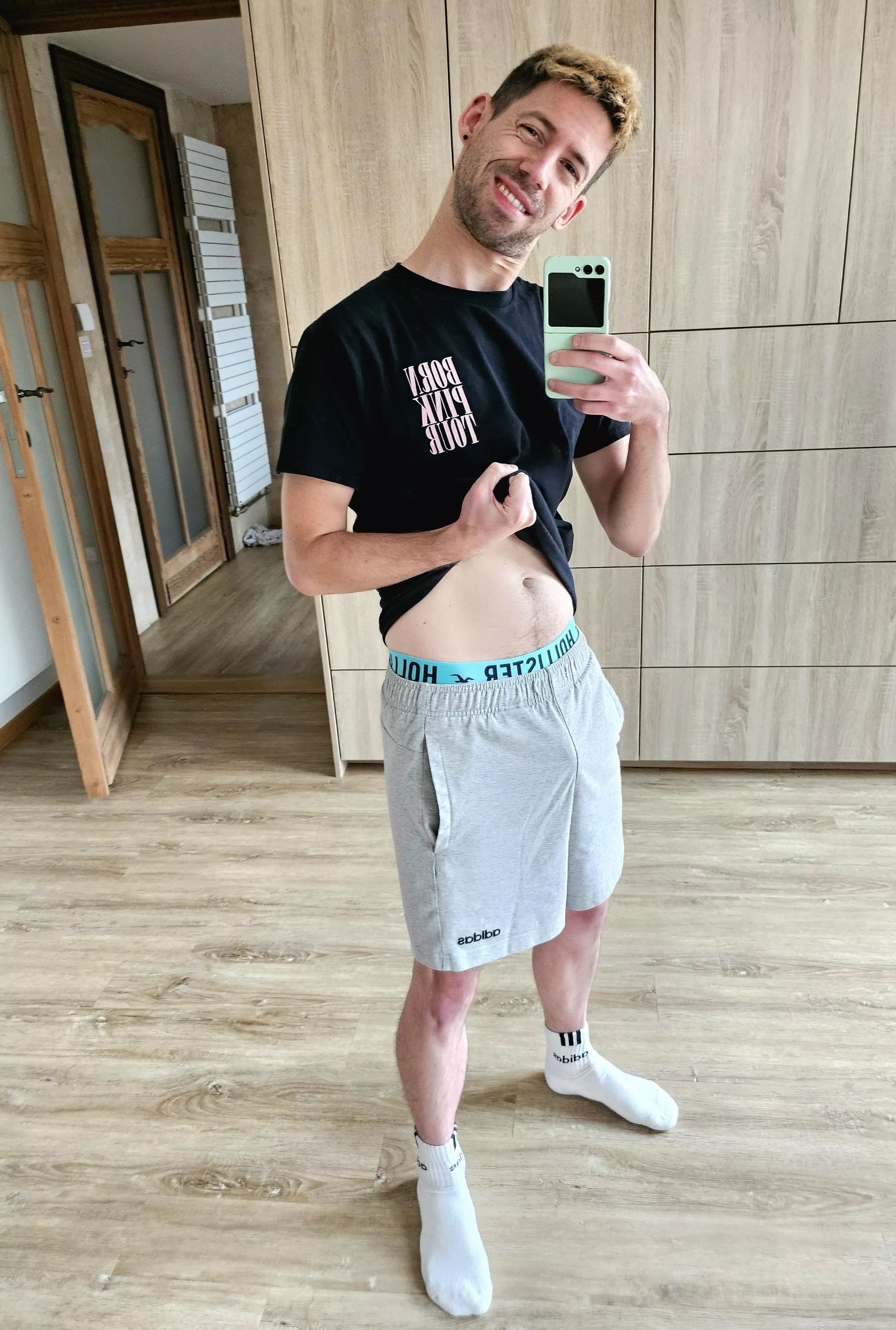 Sweatshorts weather, or sweathershorts posted by Healthy_Inflation_69