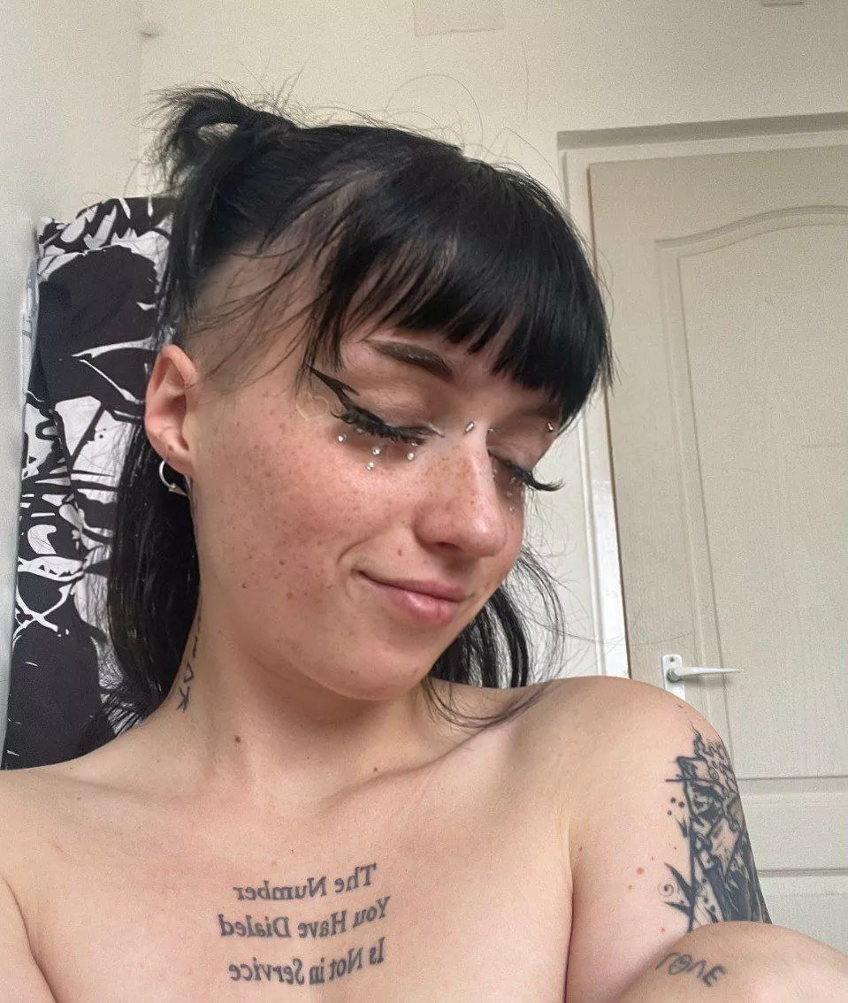 What's the first thing that you noticed about me? posted by growriver