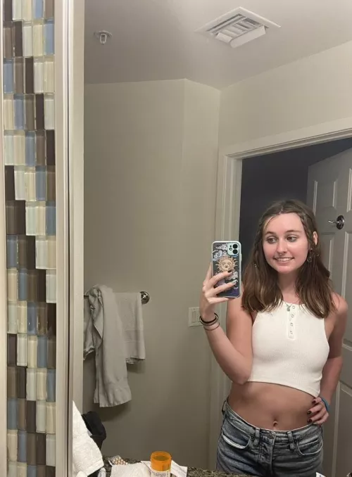 What’s your opinion on my small body by Hot_Argument_2020