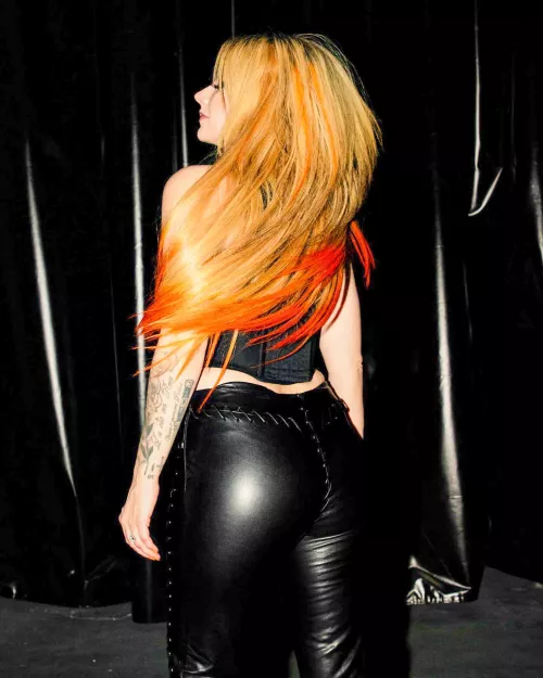Avril Lavigne by Spheeenktor
