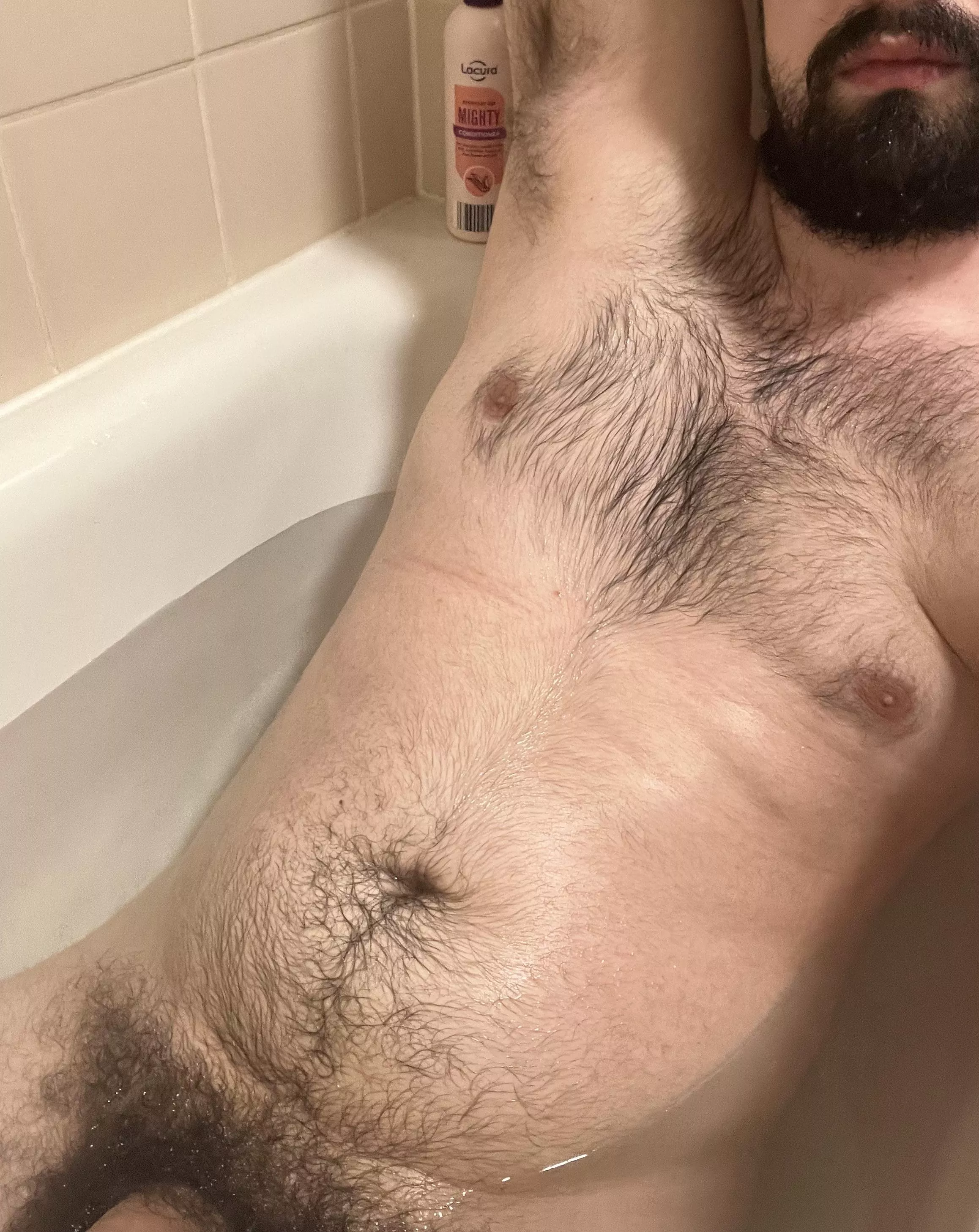 Do you like this one?💪🏼💦 Dms open😈 posted by HungYoungAlpha-
