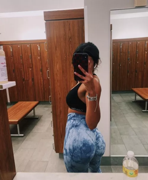 (F) What do you do if you catch me in the locker room 🙈 by lauren_bby_