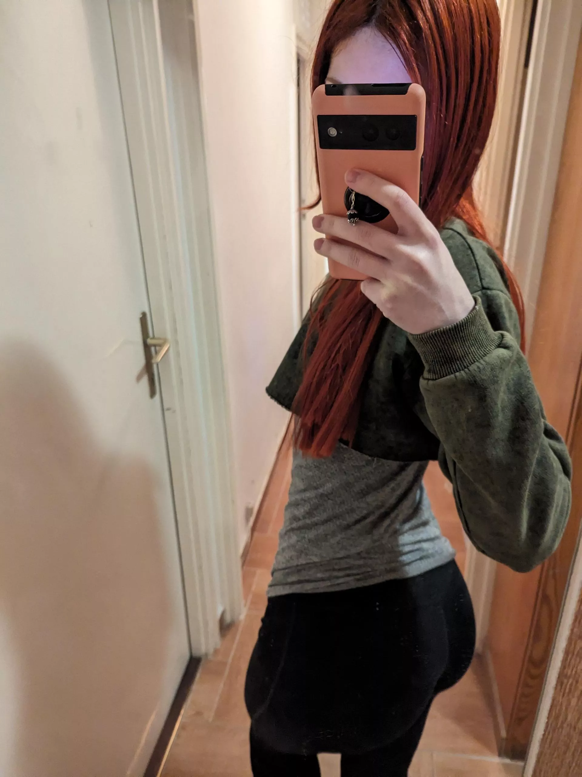 How's my outfit? posted by bluetoothkhajiit