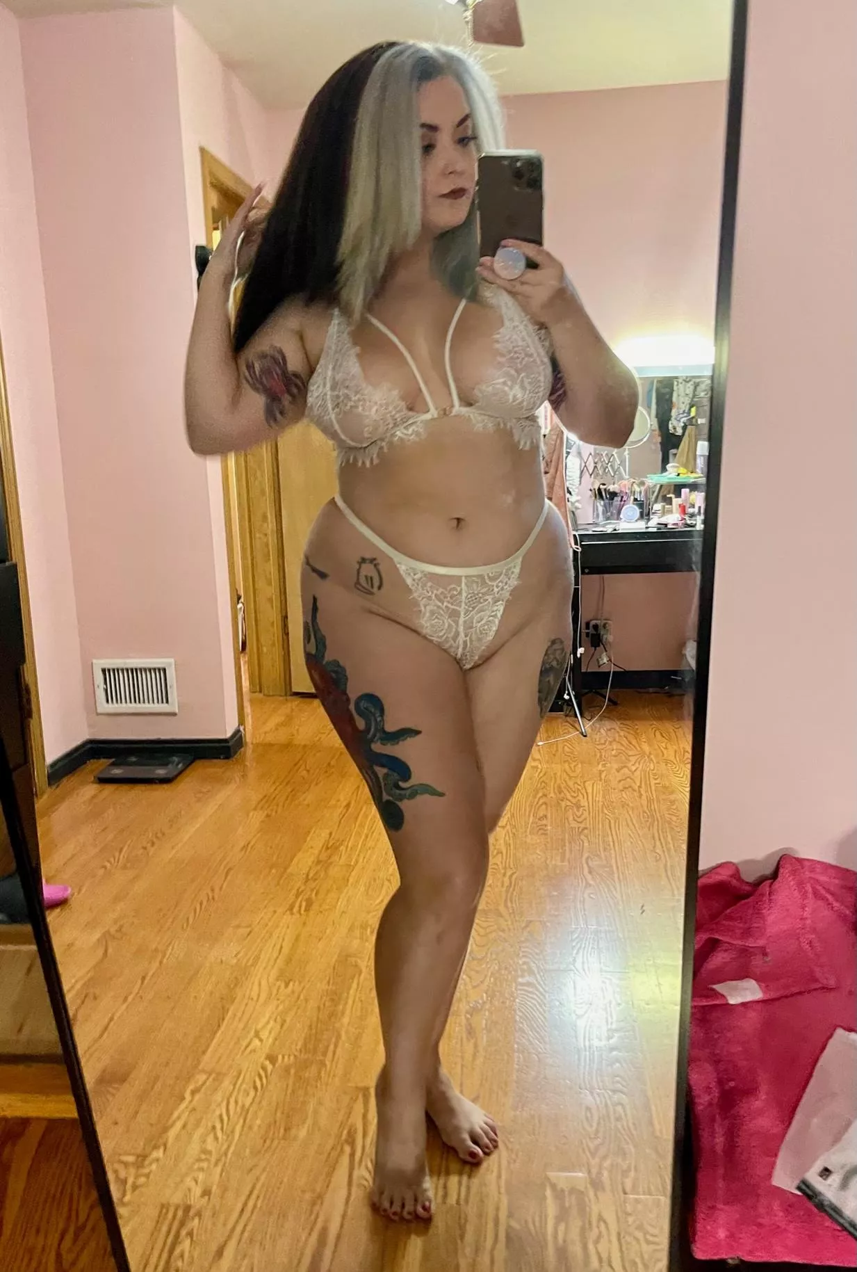 I love white lace (f) posted by katastrofe