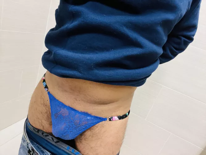 I took my sisters g string by pmike214