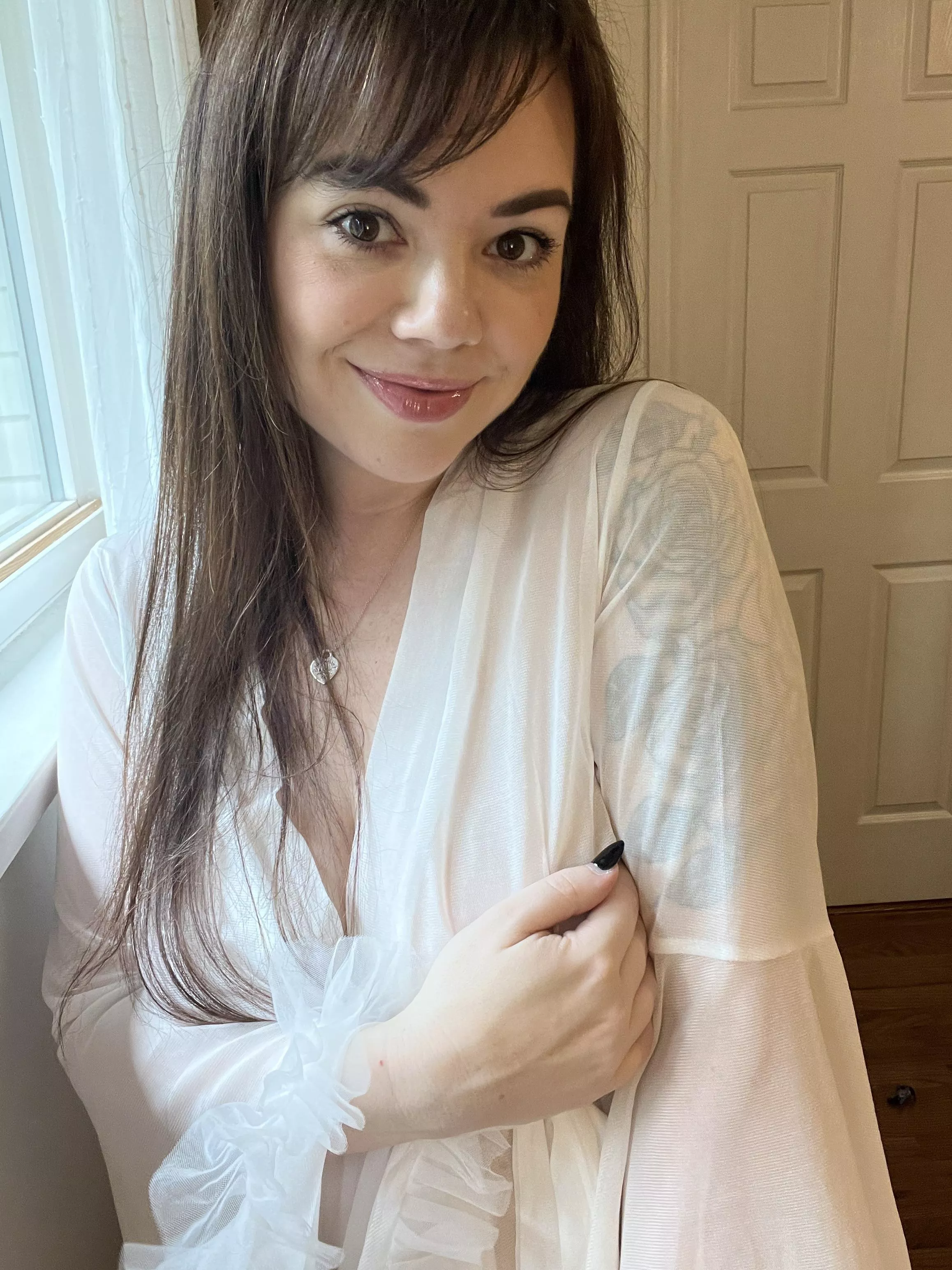 Living my wealthy housewife fantasy in this robe! posted by avajadeanderson