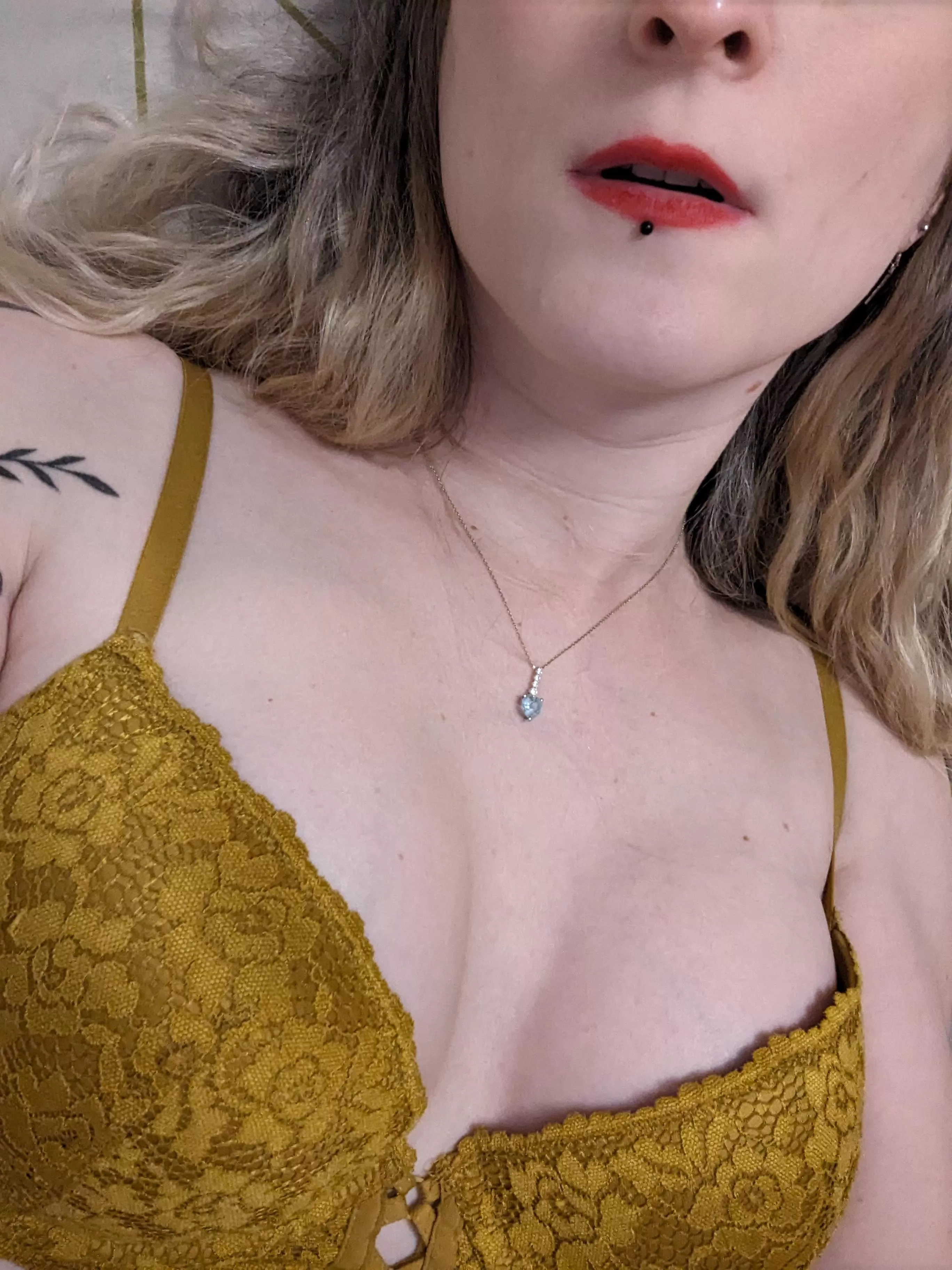 Put your face between my boobs :3 posted by KoraLaKerelleuz
