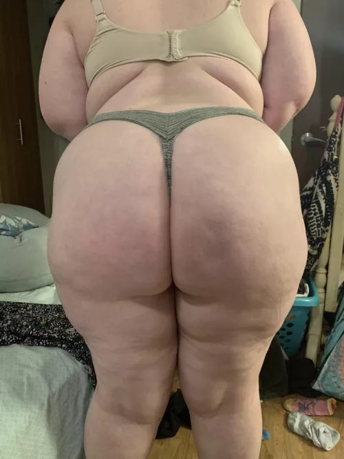 Short and chubby 🍑😋 by daddyspawgprincess