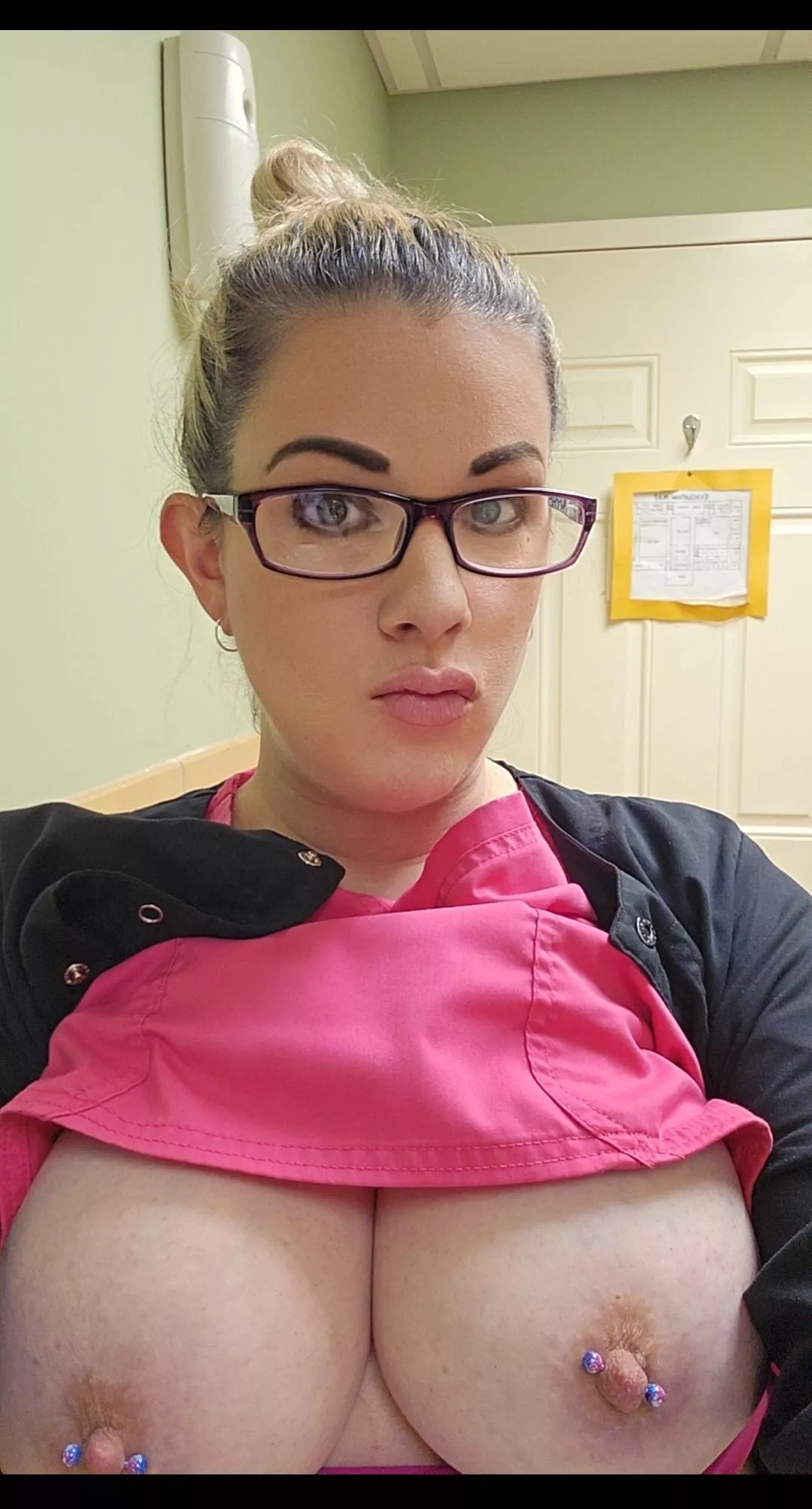 Work milfie posted by Hotnursefla