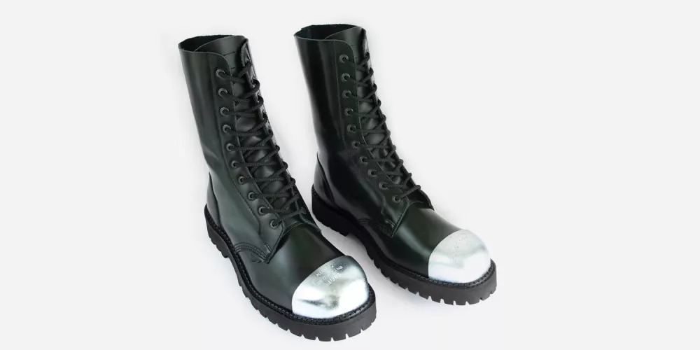 Anyone know where I can get a pair of boots like this in size us mens 10-11? Been looking everywhere and can’t find shit by BettaWithAbetta