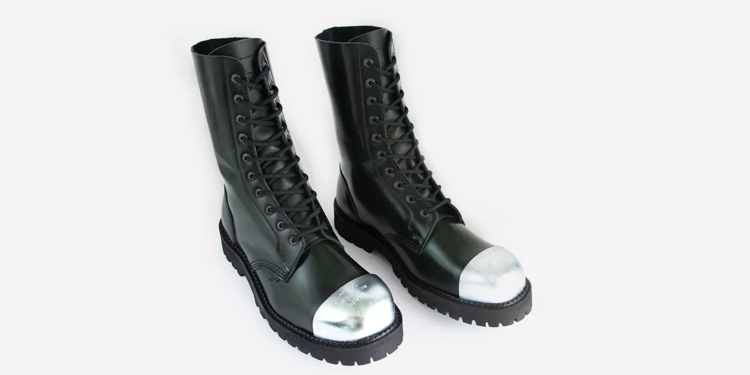 Anyone know where I can get a pair of boots like this in size us mens 10-11? Been looking everywhere and can’t find shit posted by BettaWithAbetta
