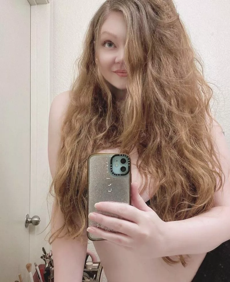 Come say hello if you like long big hair lol :) @unknownrobotinjorts posted by Toyrobot2285