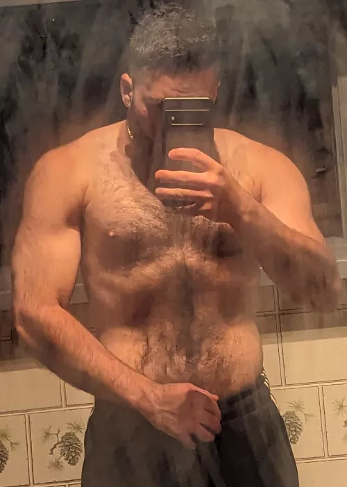 Cut co(m)ing along nicely, + a steamy mirror 👀 by daddythrowaway201
