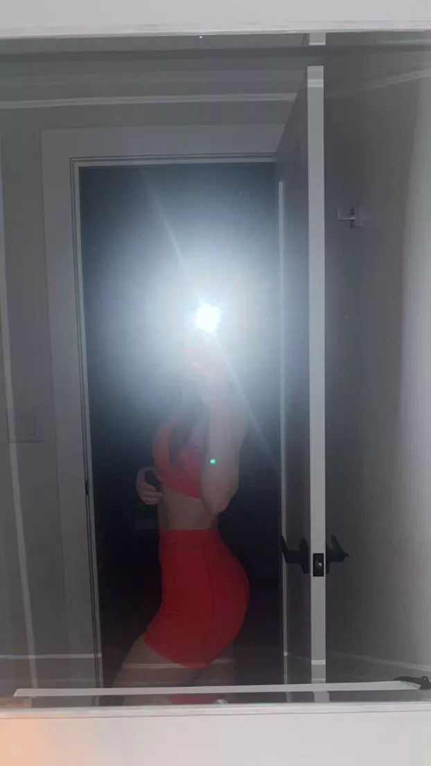 Do you like this colour on me? 💋 posted by estellabrookes