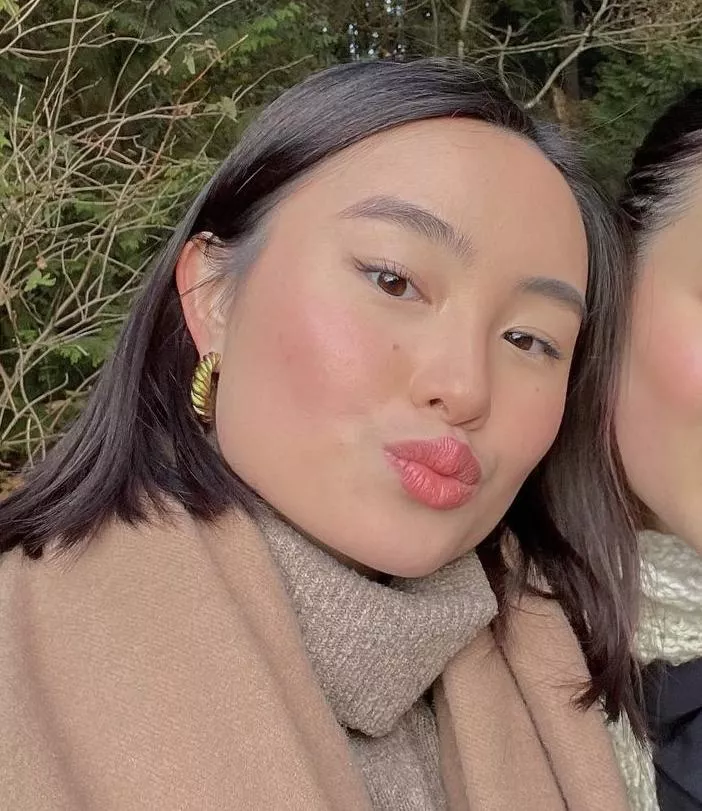 How's your weekend so far? DM me ;) posted by LipLoverXO