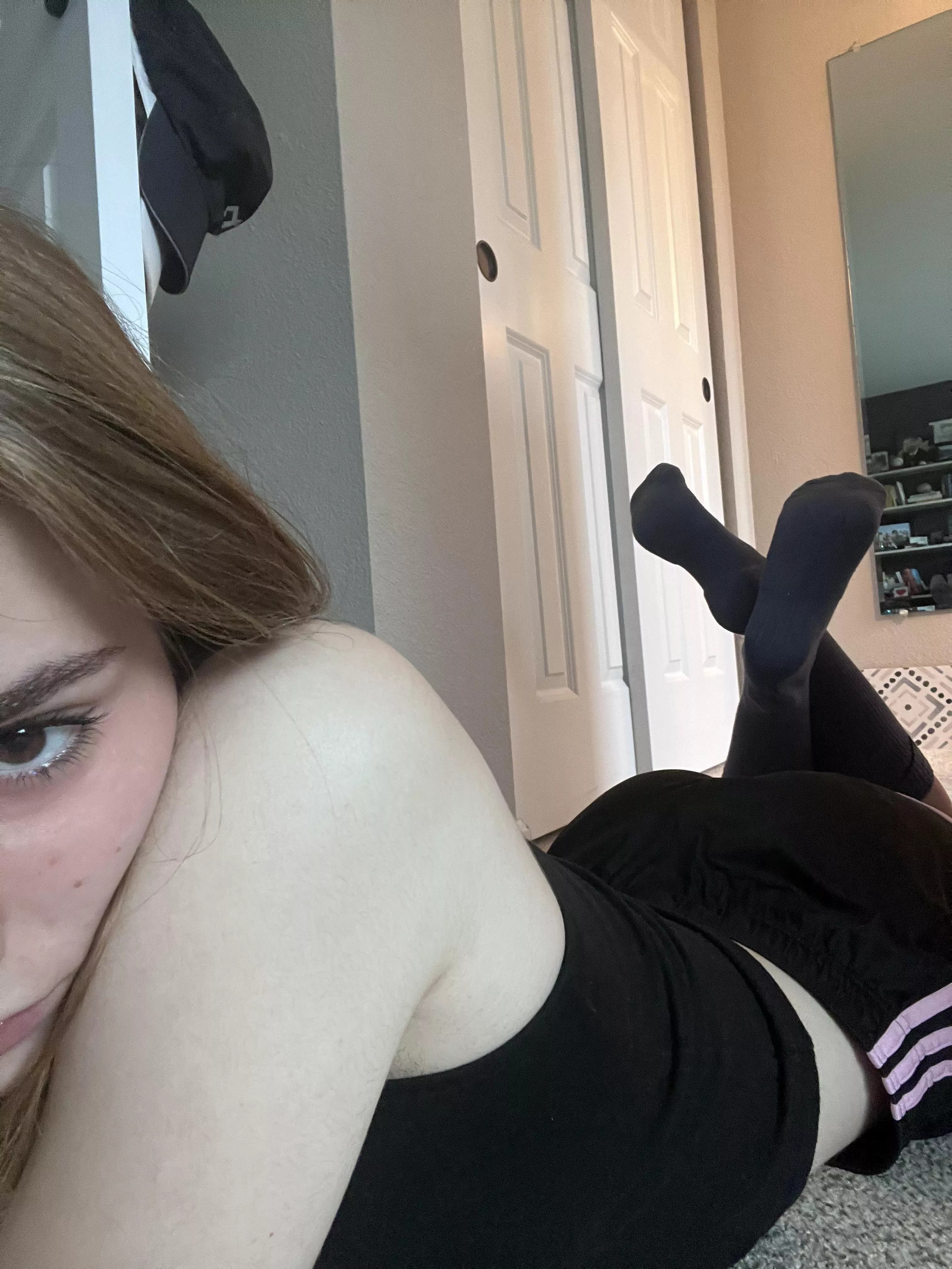I want someone to fuck my feet and ruin my socks. [f] posted by Inside-Gas-8772