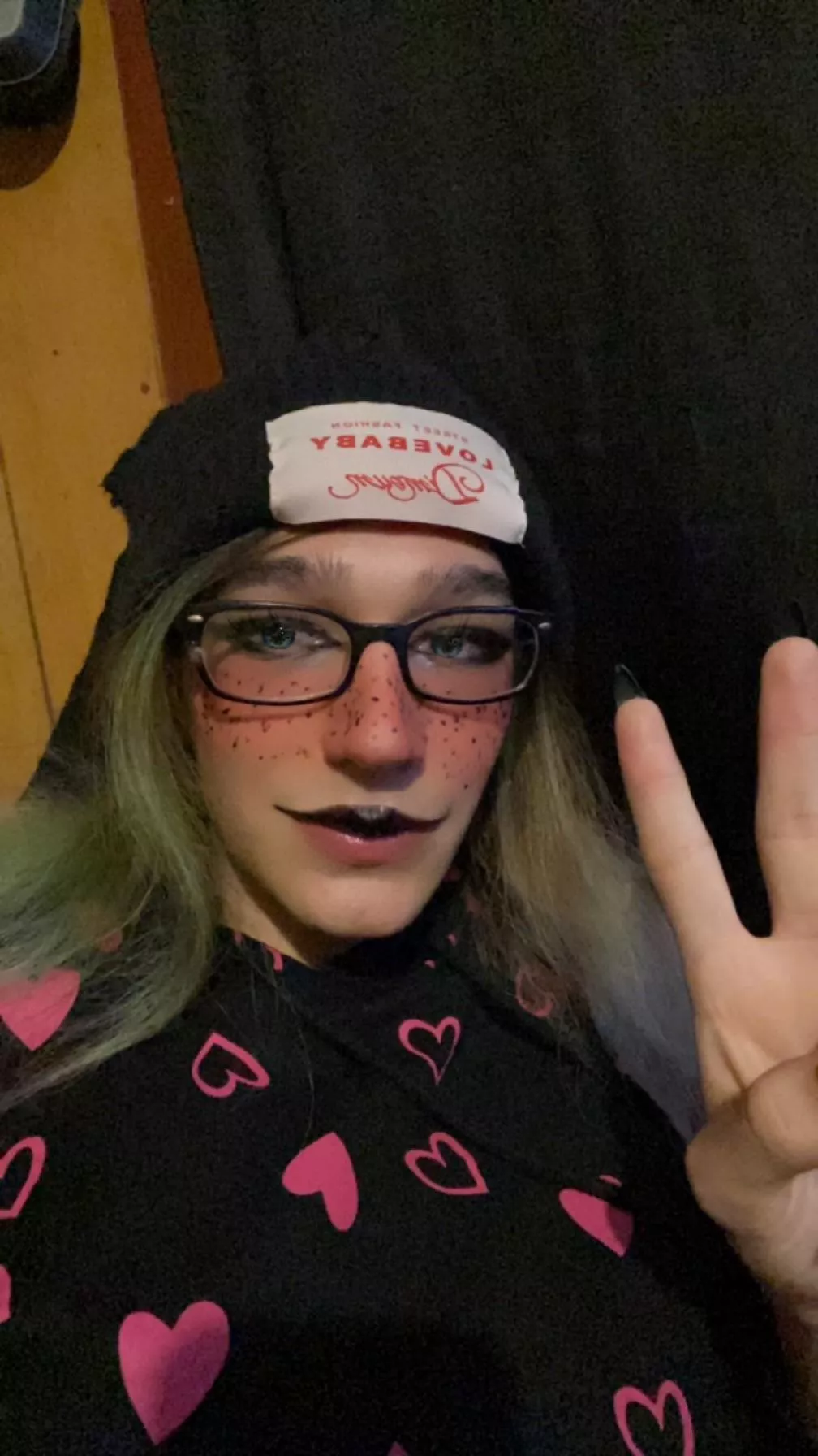 I’m back and cuter than ever. Wouldn’t u agree? posted by emoboy2000