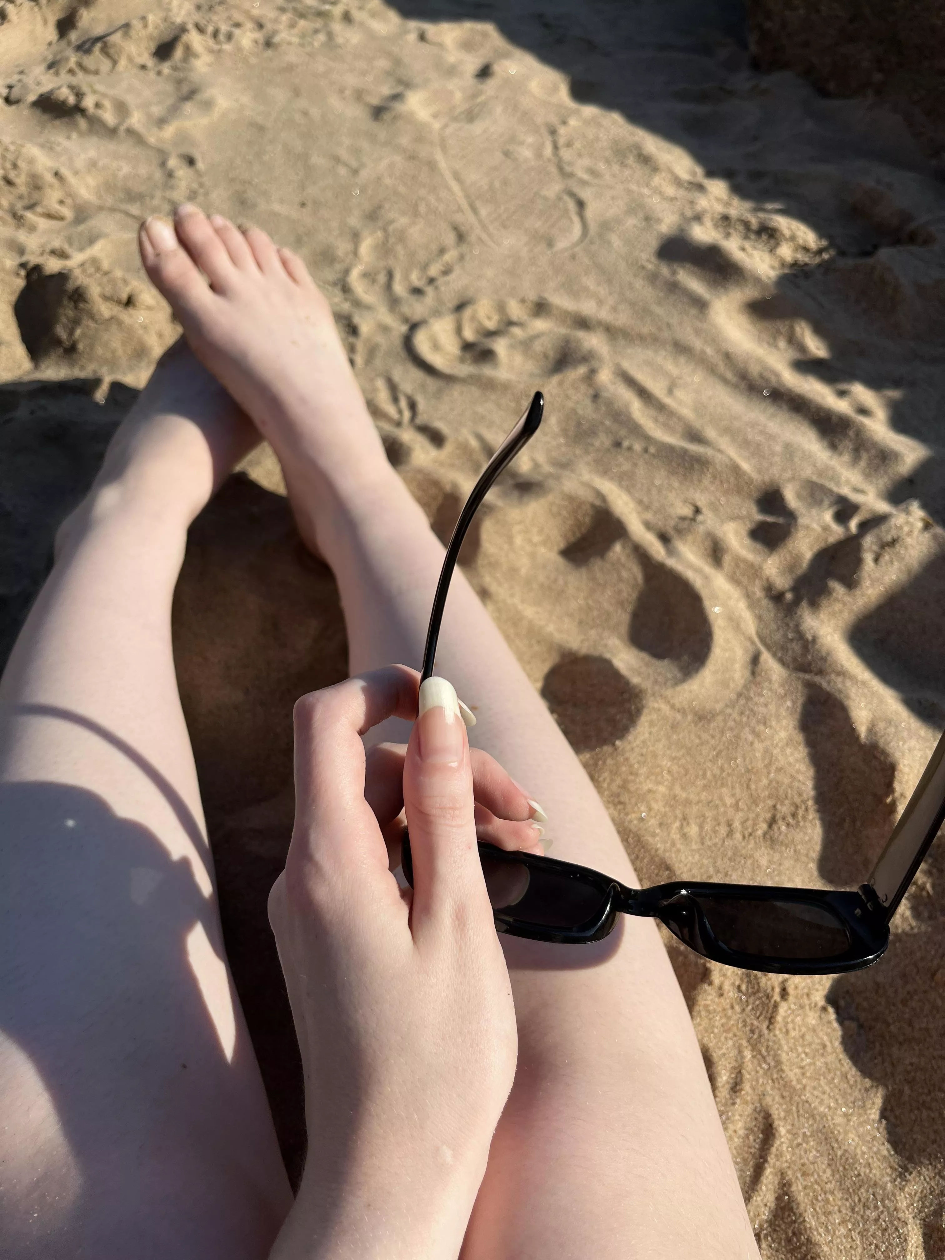 my favorite part of my hands are the strong natural nails posted by aortao