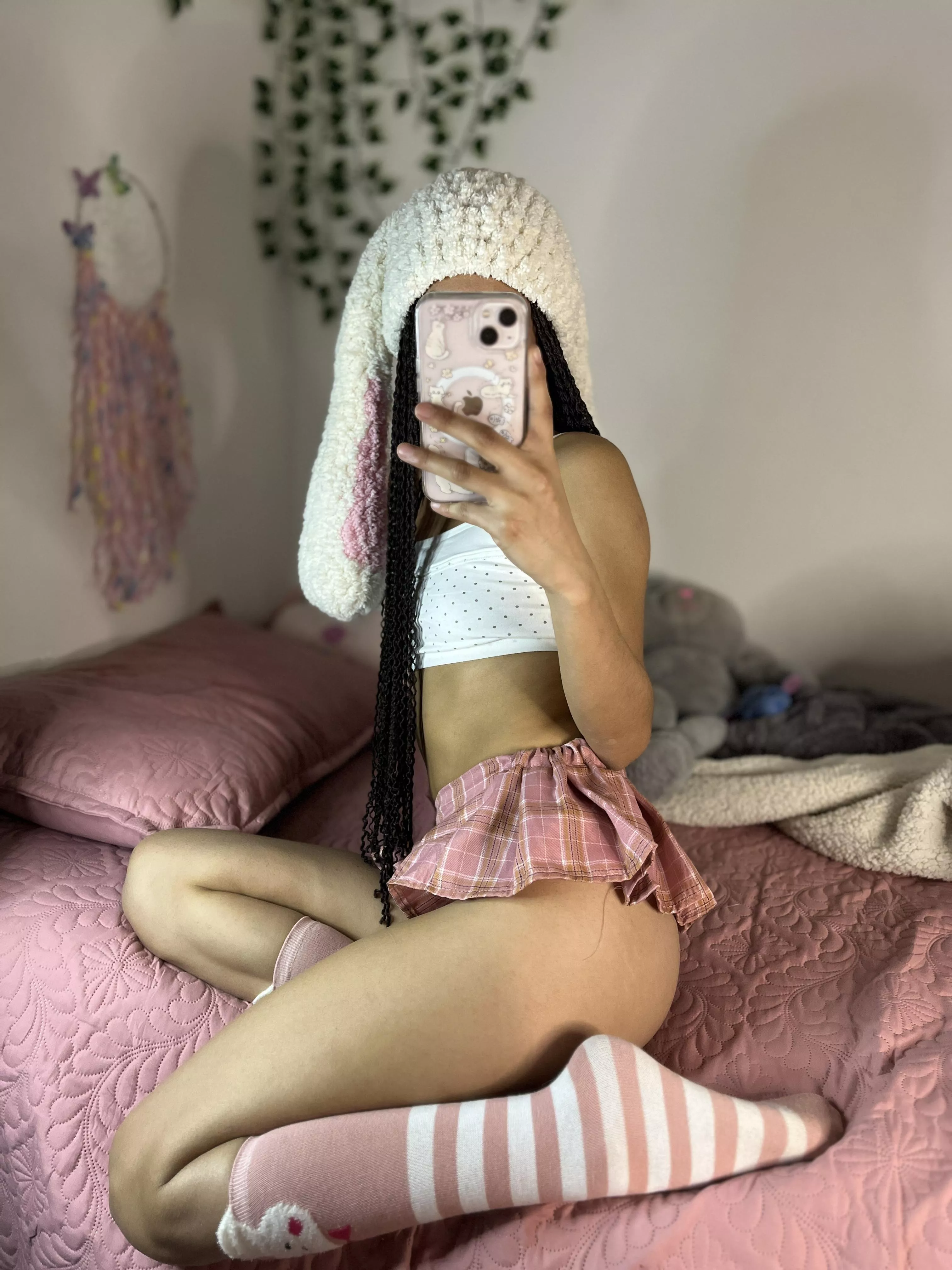 People judge me too much because my short skirts, do you think they are pretty posted by Justlyn_skye